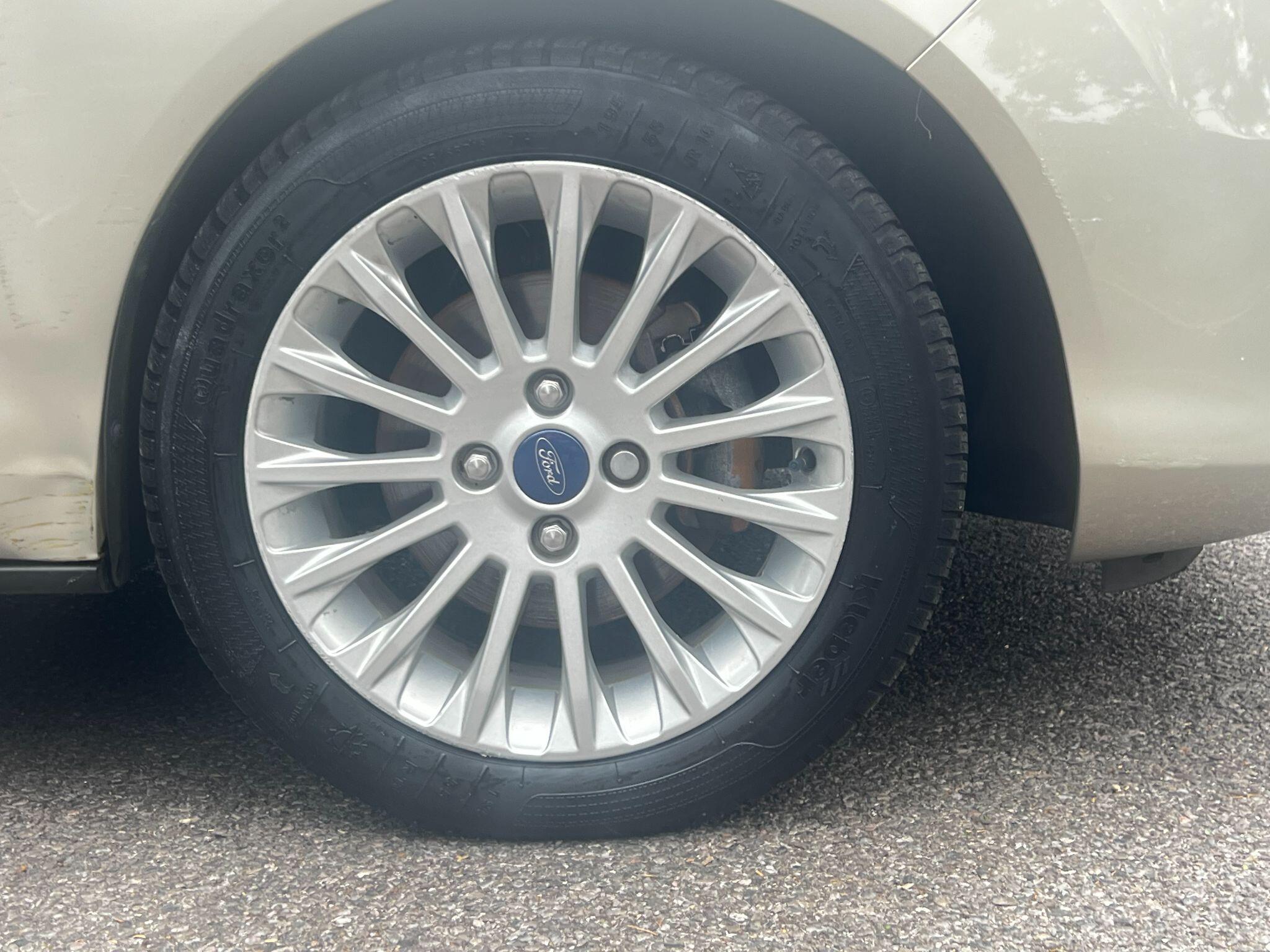 Ford B-Max view 34