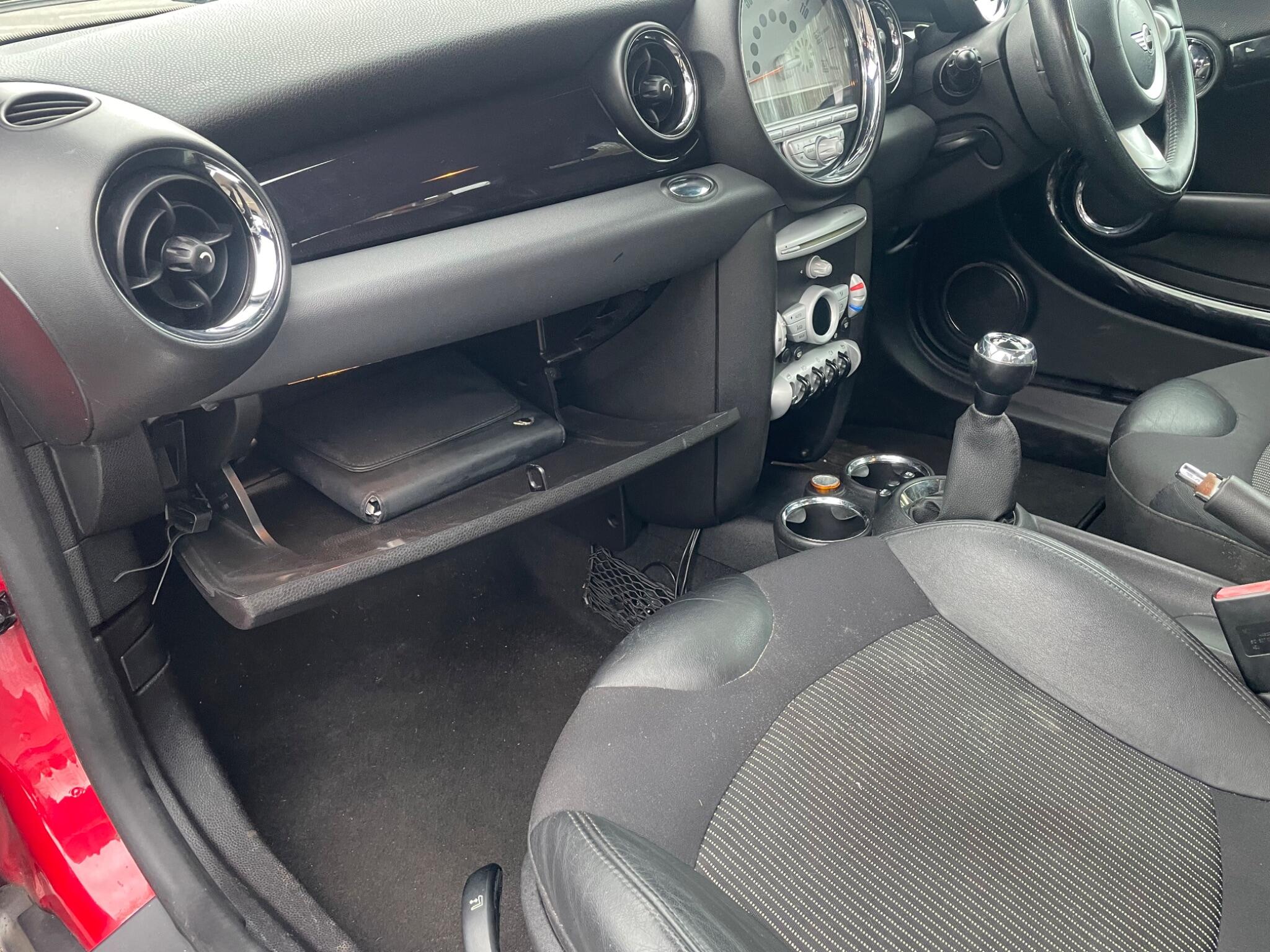 2007 MINI Hatch image 19