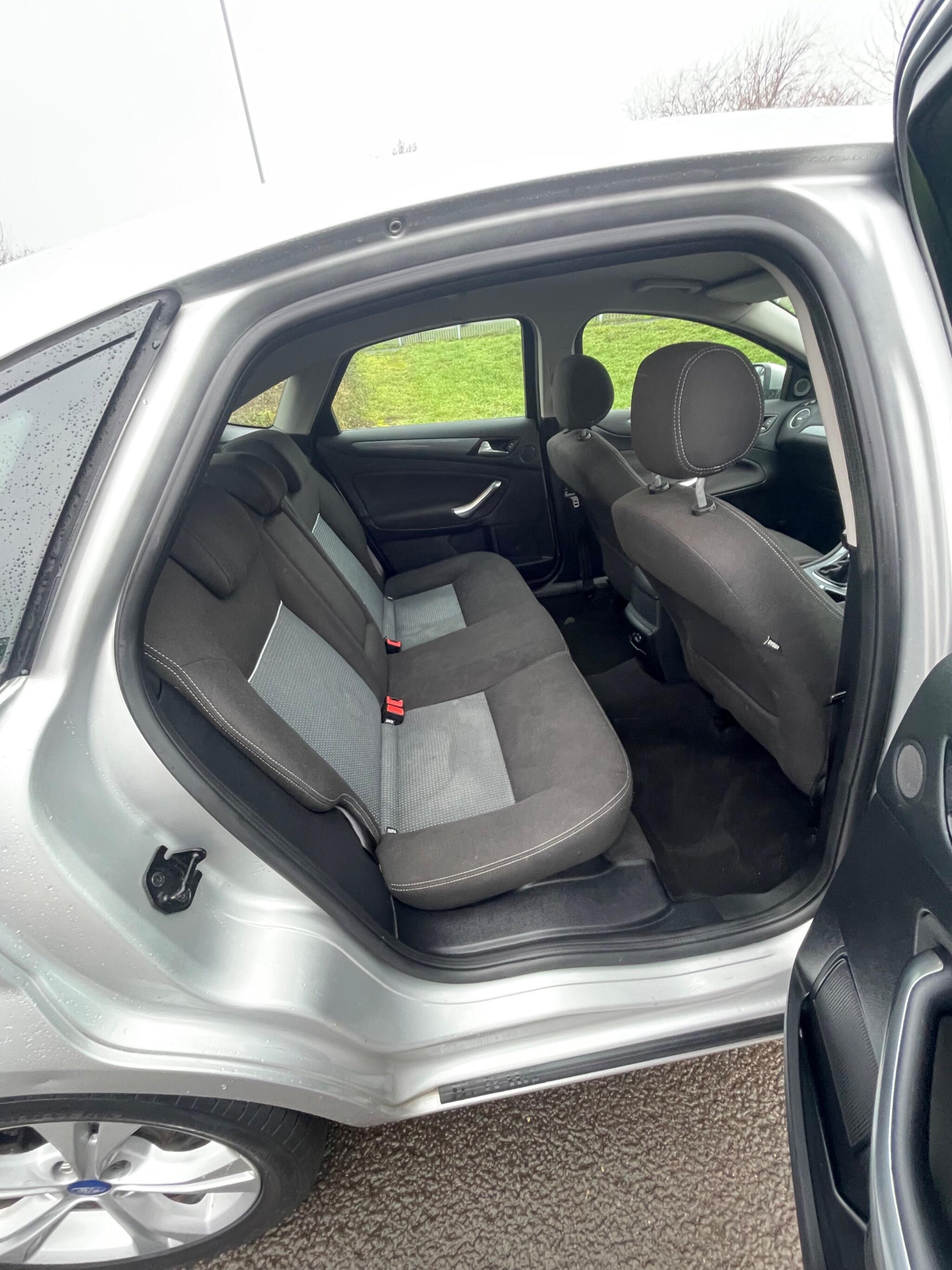 2011 Ford Mondeo image 13