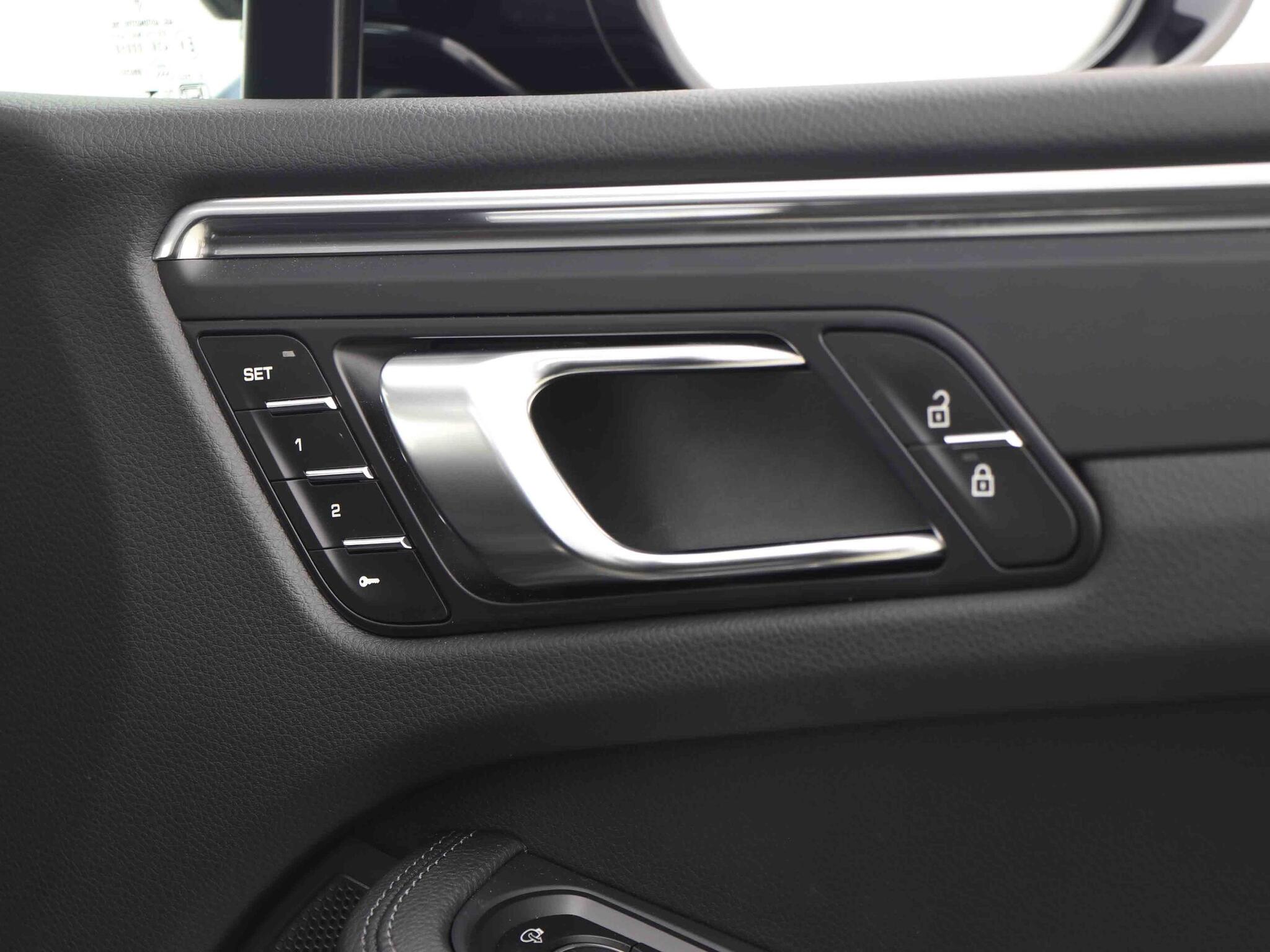 Porsche Macan view 38