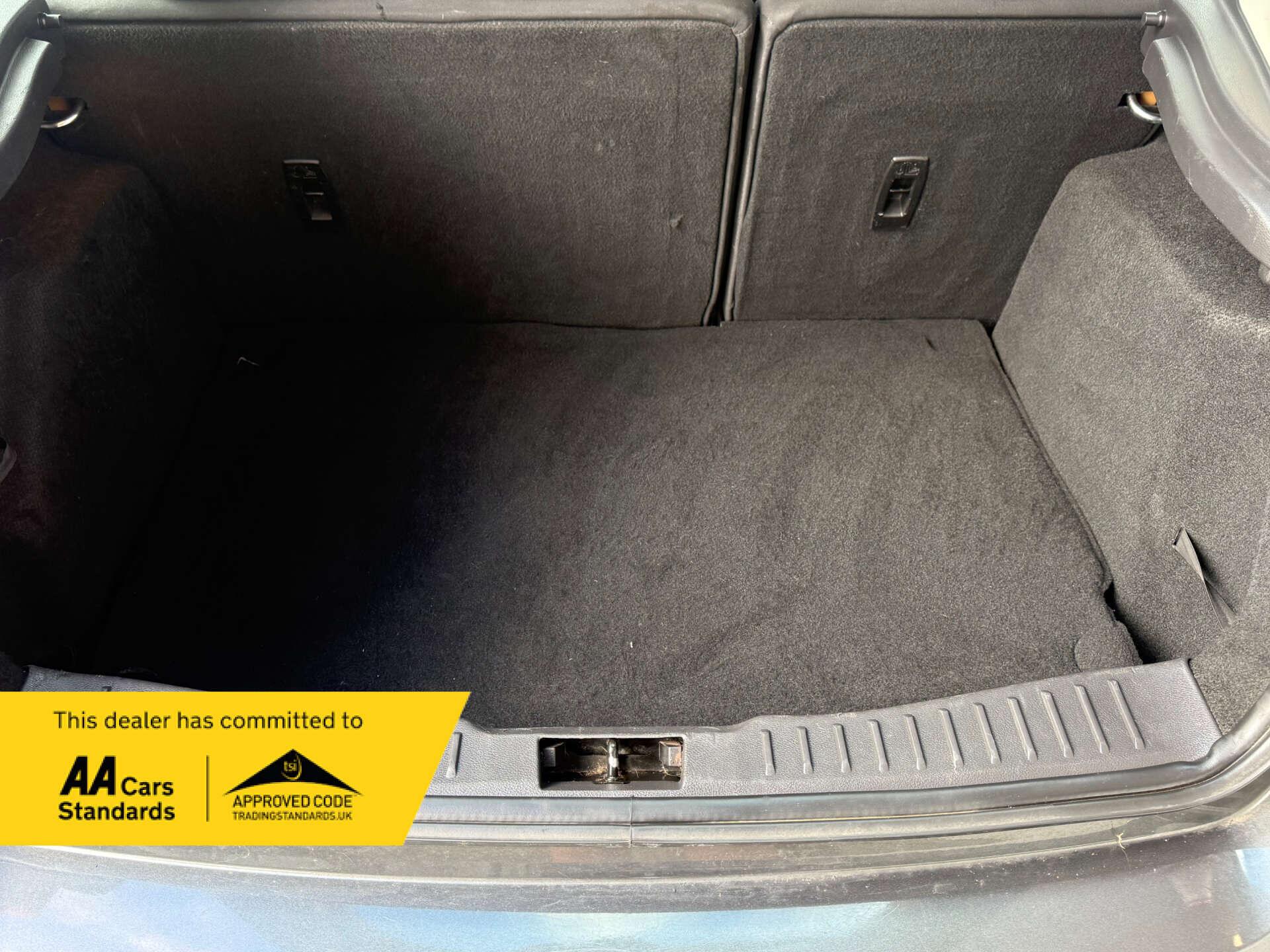 Ford Focus view 33