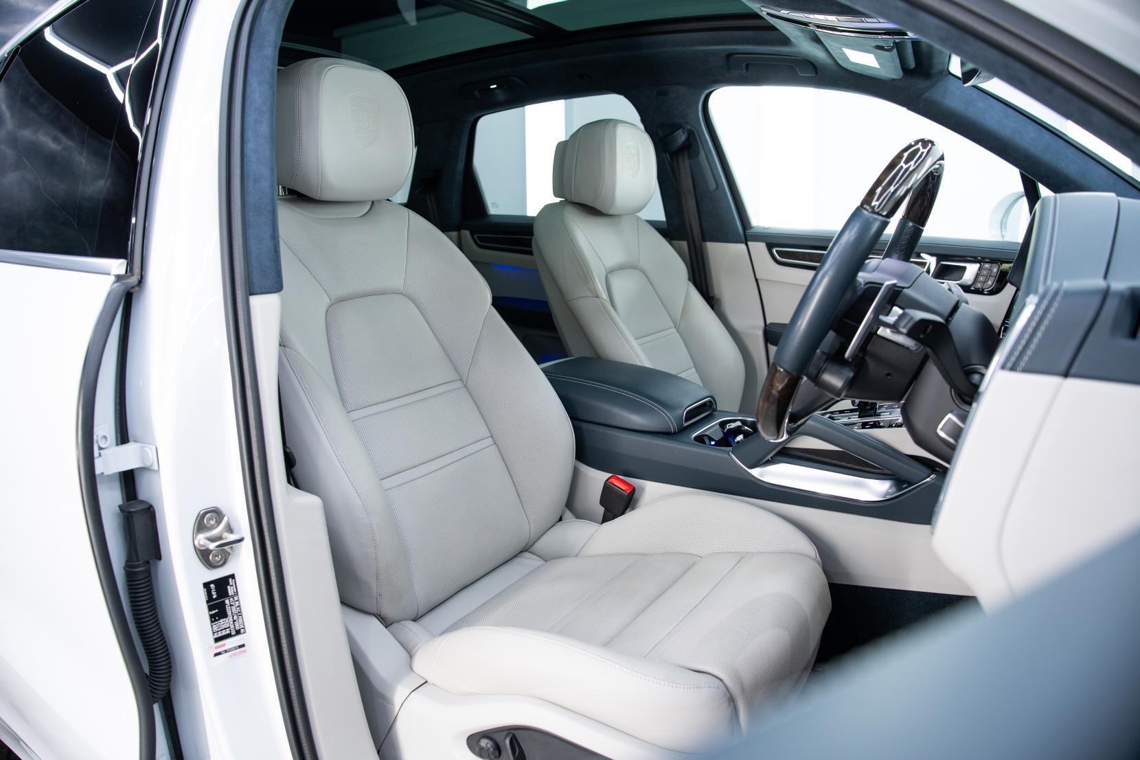 Porsche Cayenne view 8