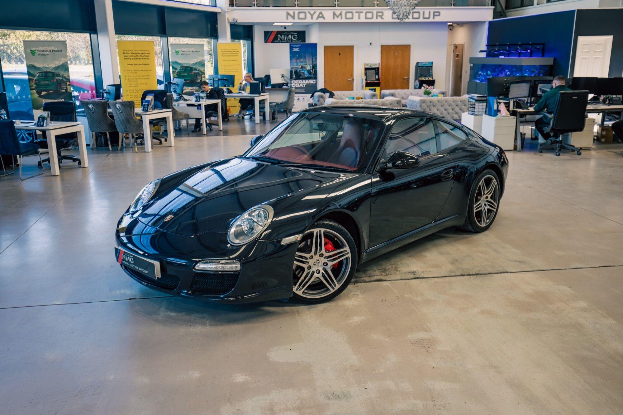 Porsche 911 view 6