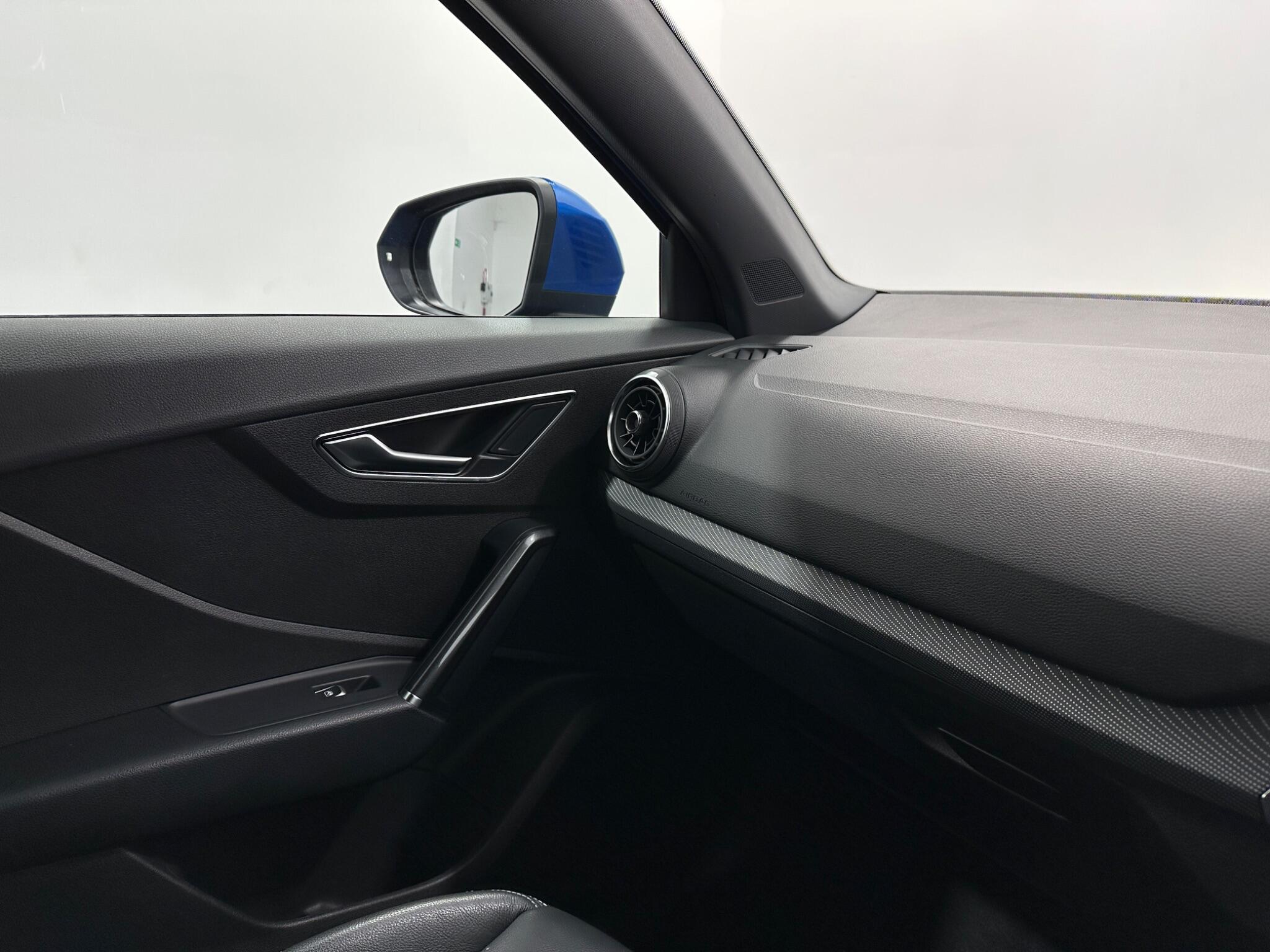 Audi Q2 view 27