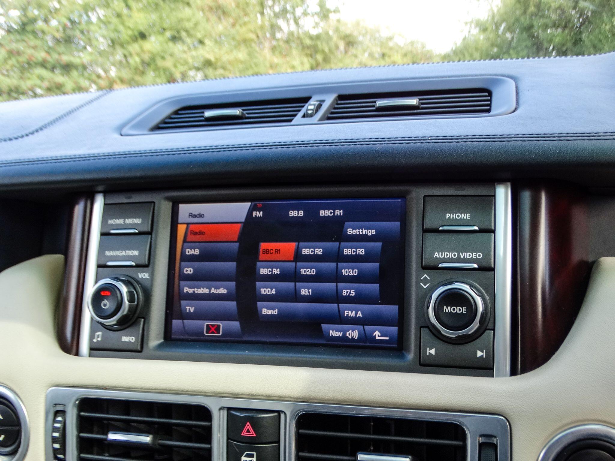 Land Rover Range Rover view 25