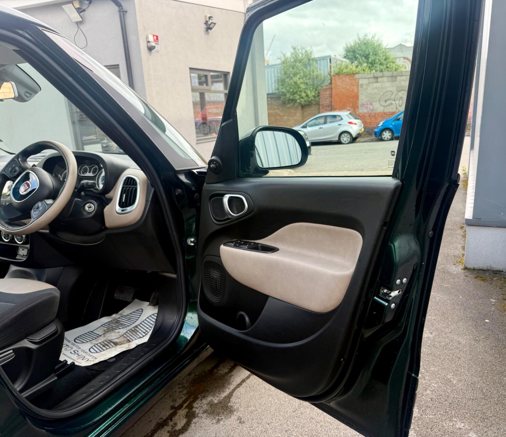 Fiat 500L view 15