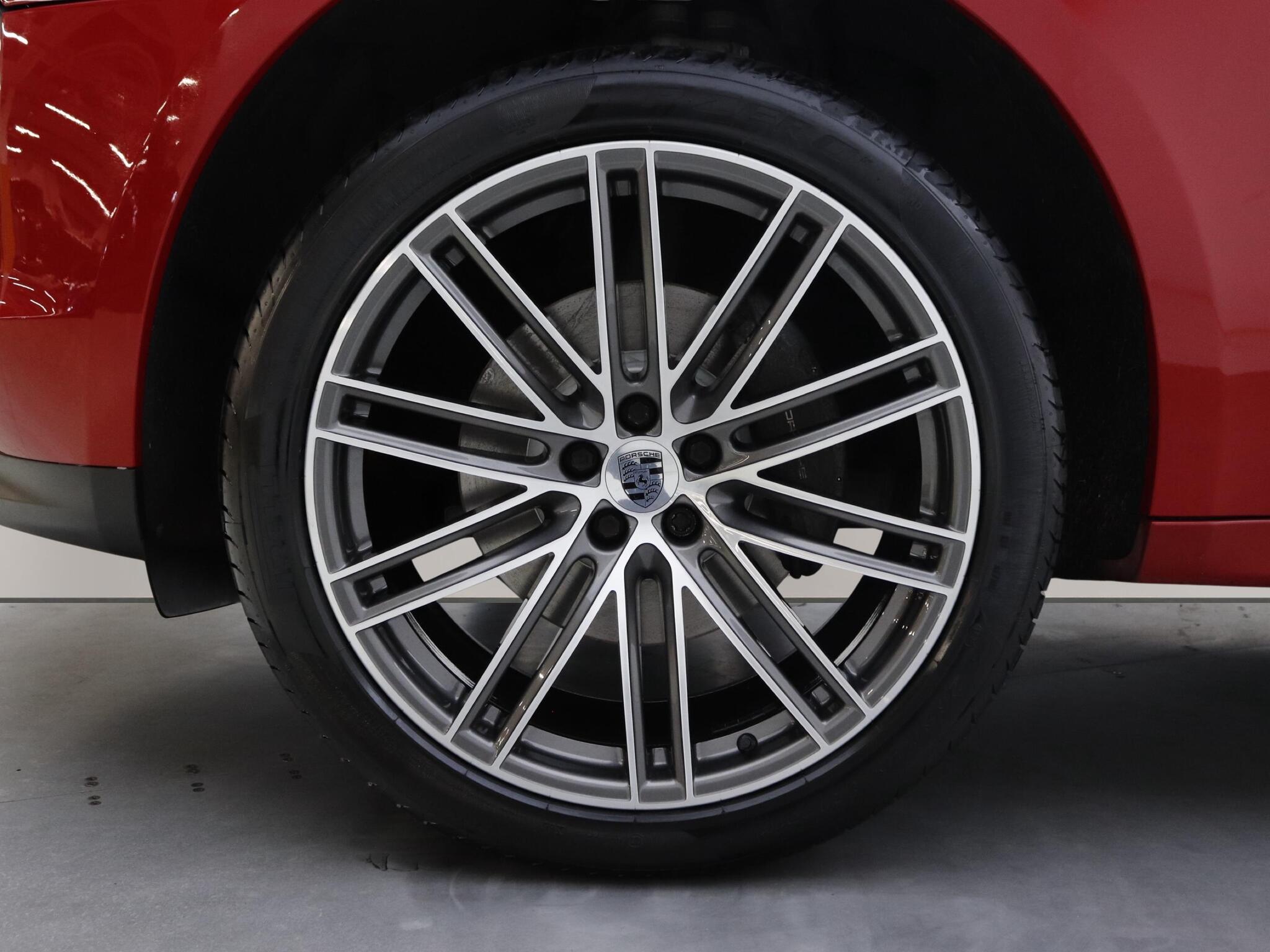 Porsche Macan view 8