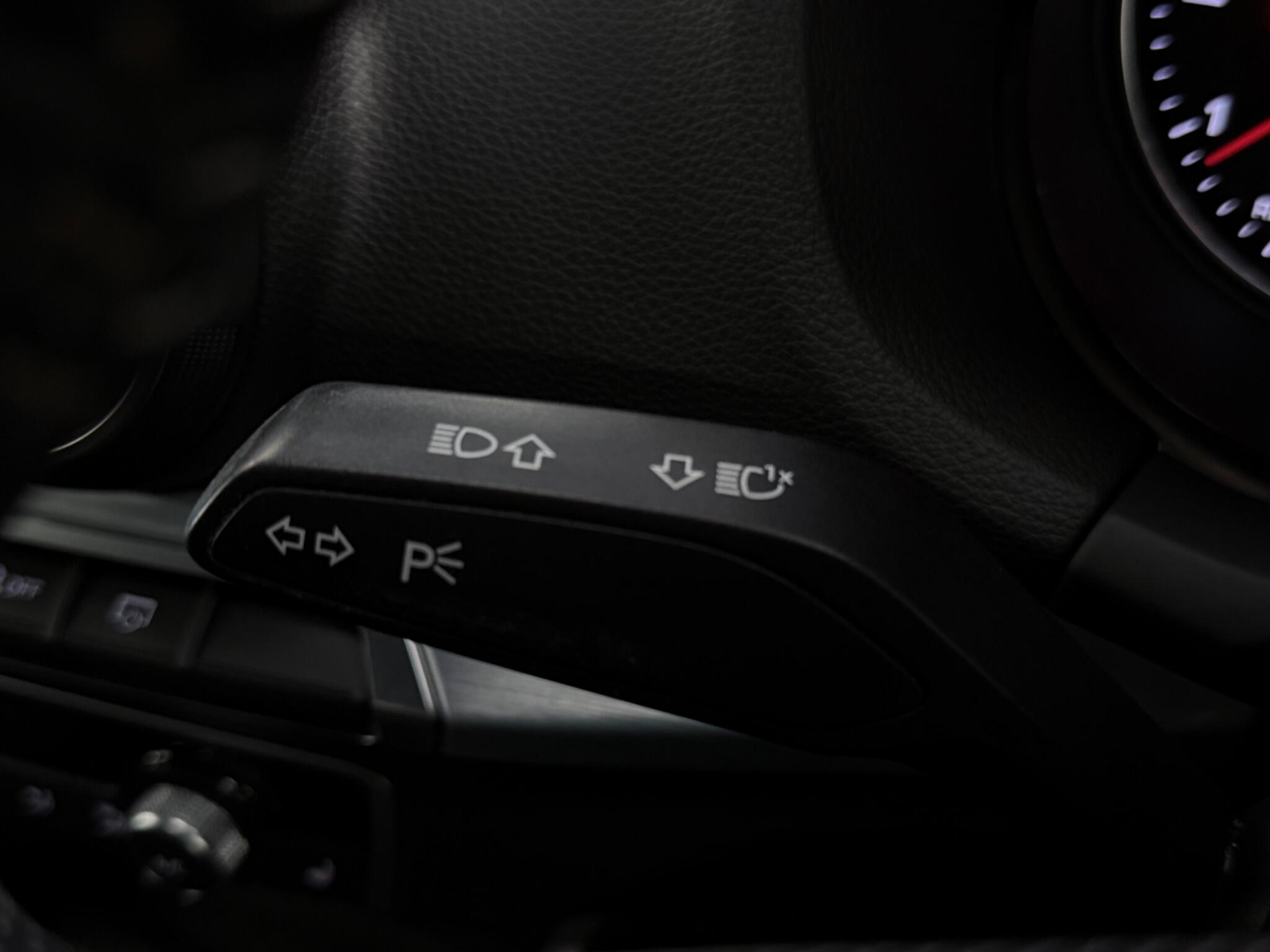 Audi Q2 view 17