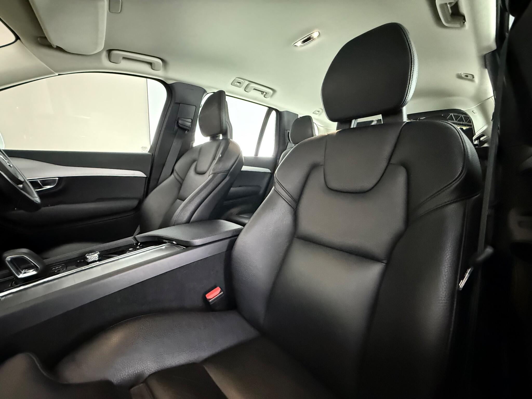 Volvo XC90 view 36