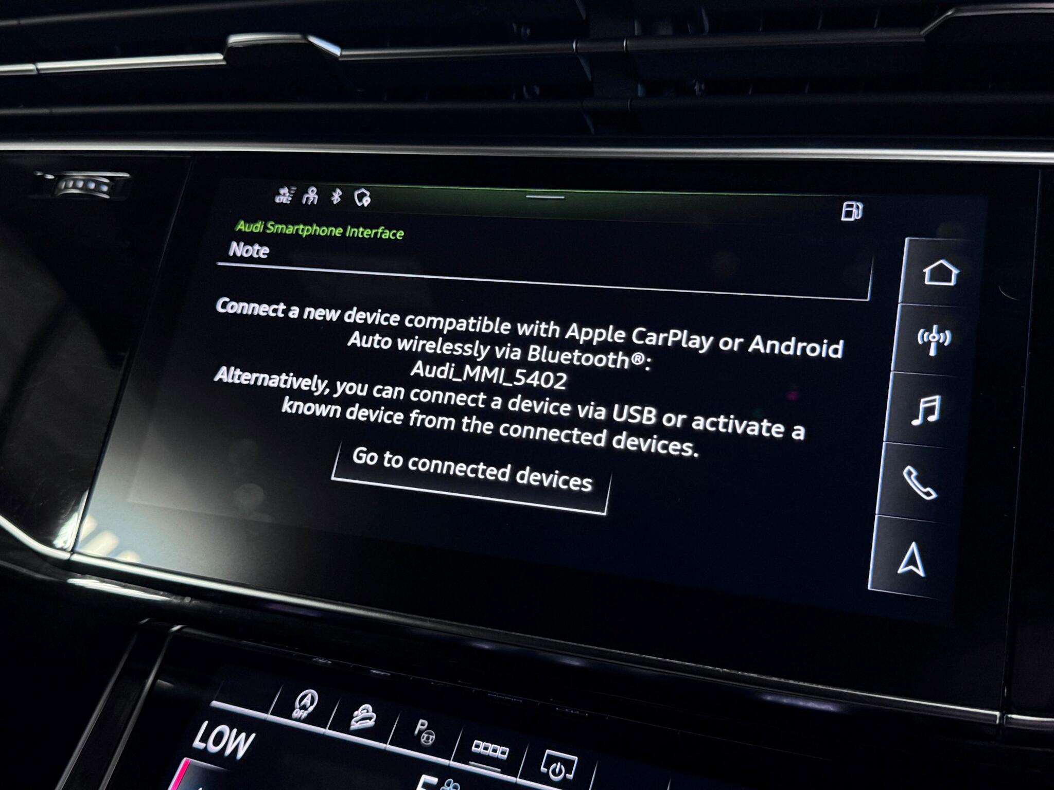 Audi Q8 view 8