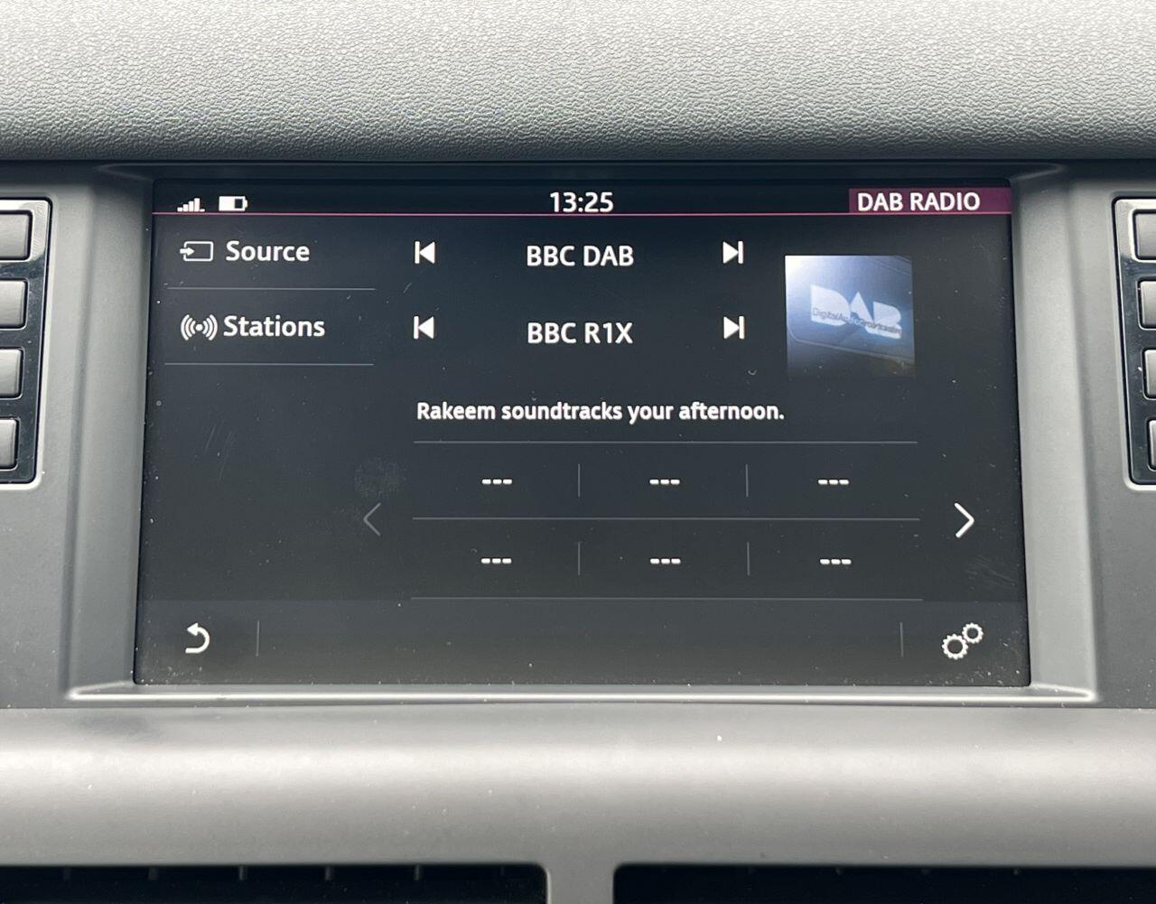 Land Rover Discovery Sport view 48
