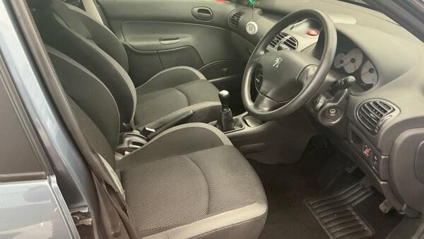 Peugeot 206 view 11