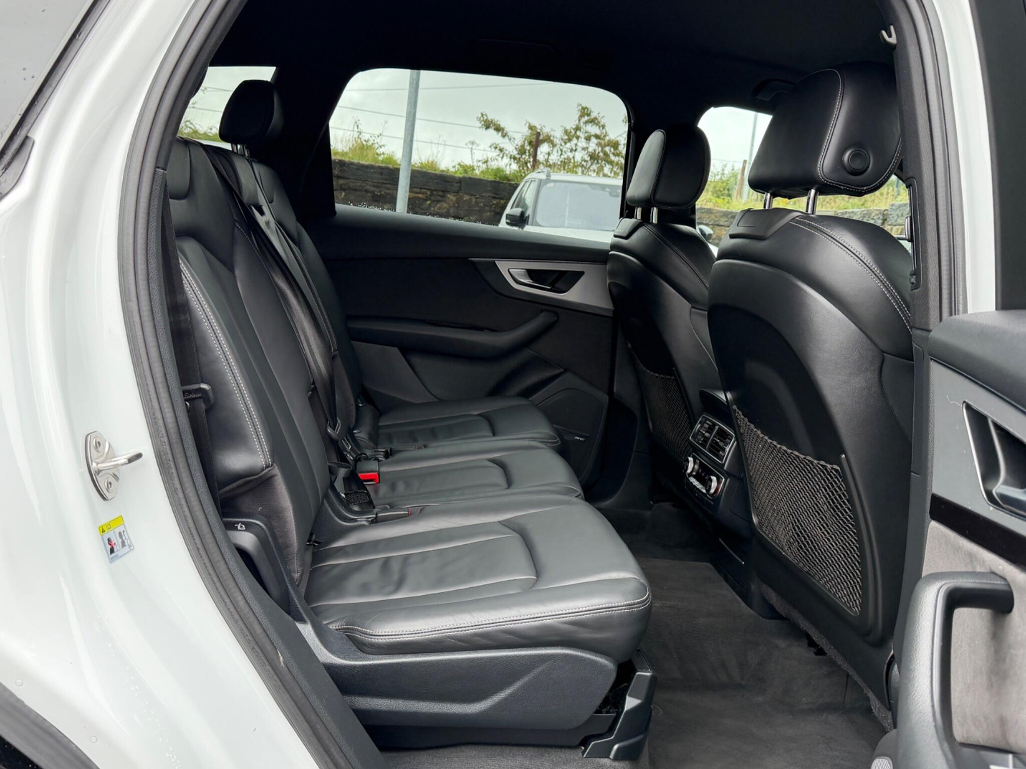 Audi Q7 view 19