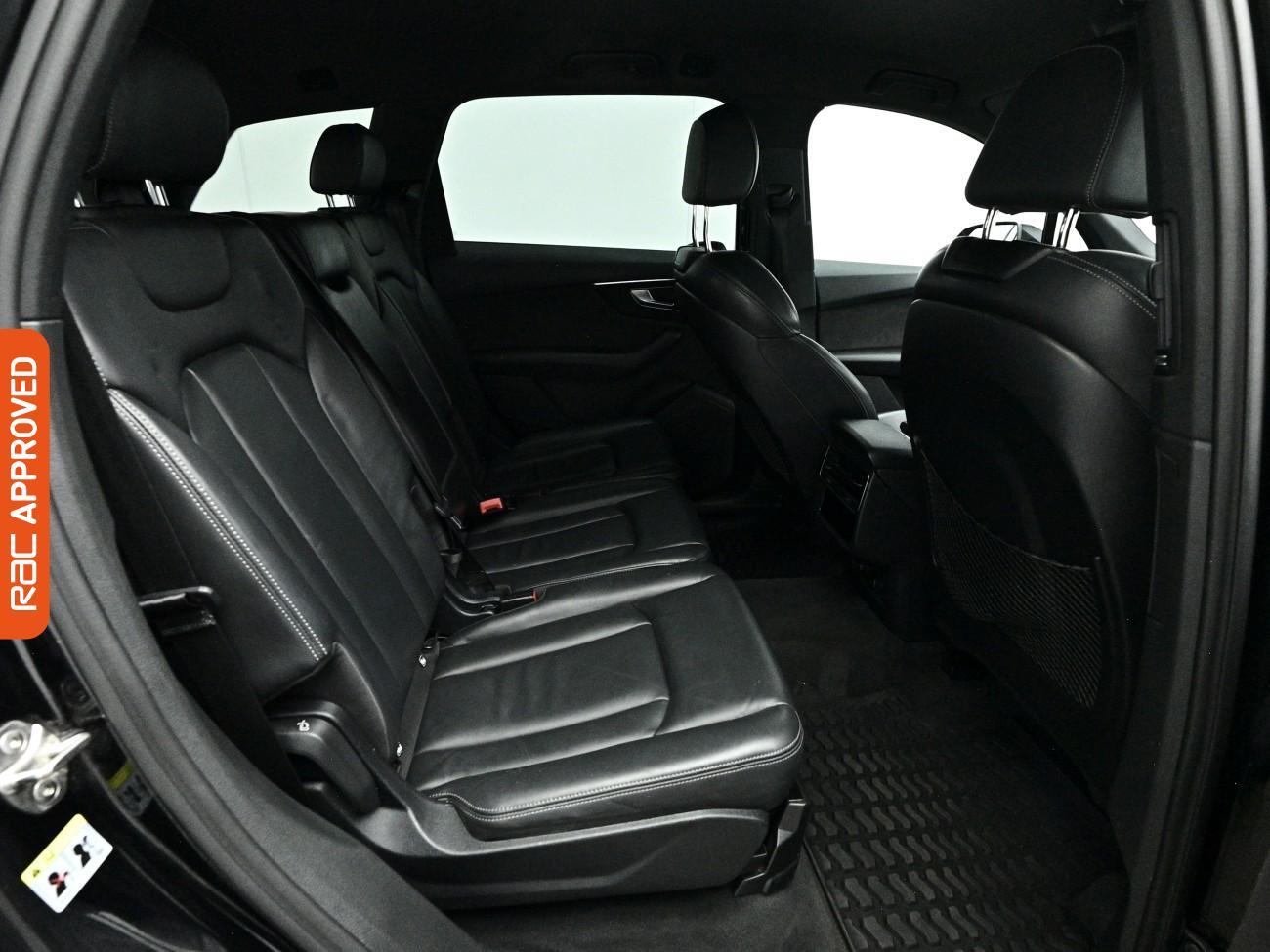 Audi Q7 view 13