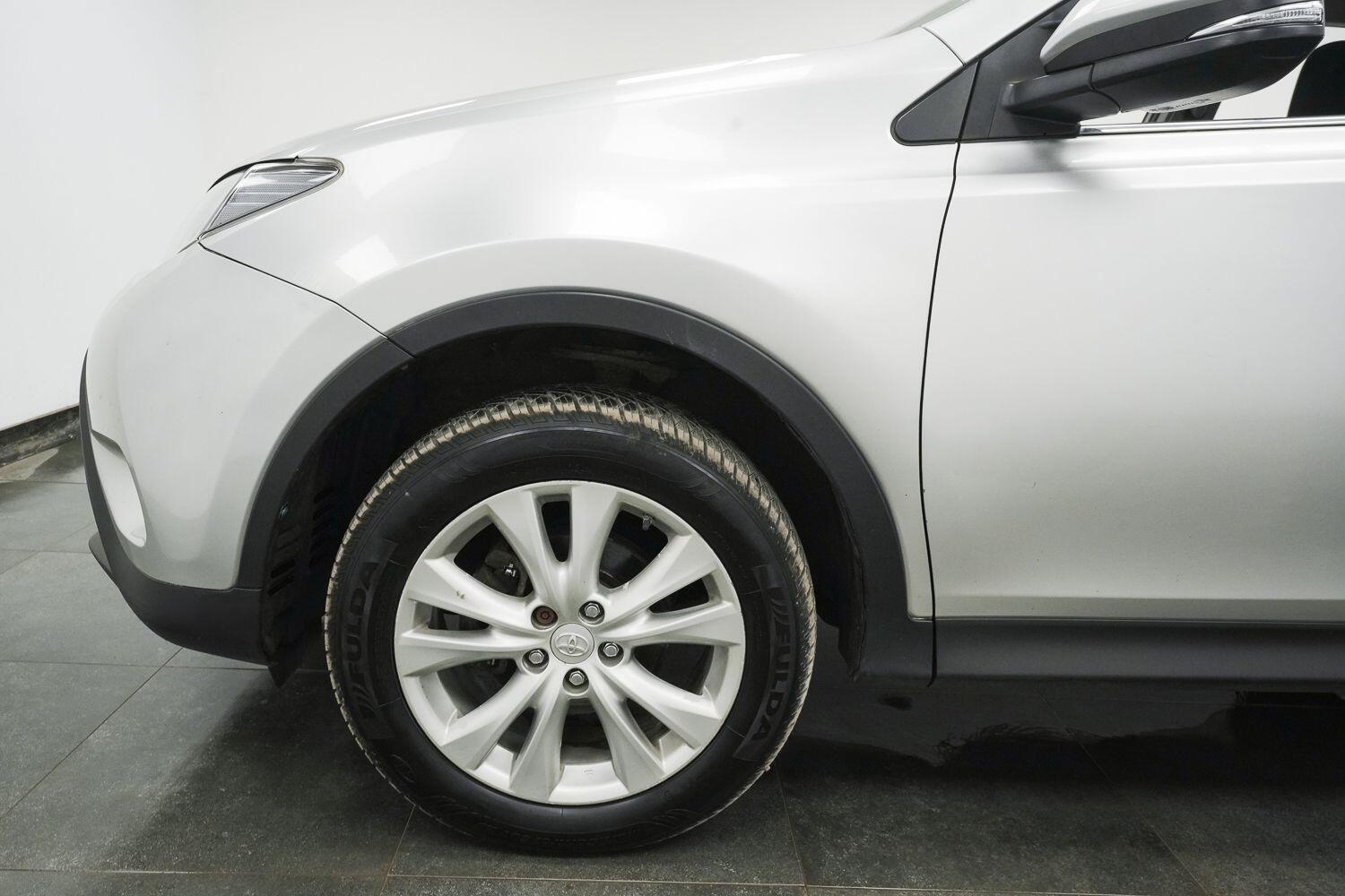 Toyota Rav4 view 5
