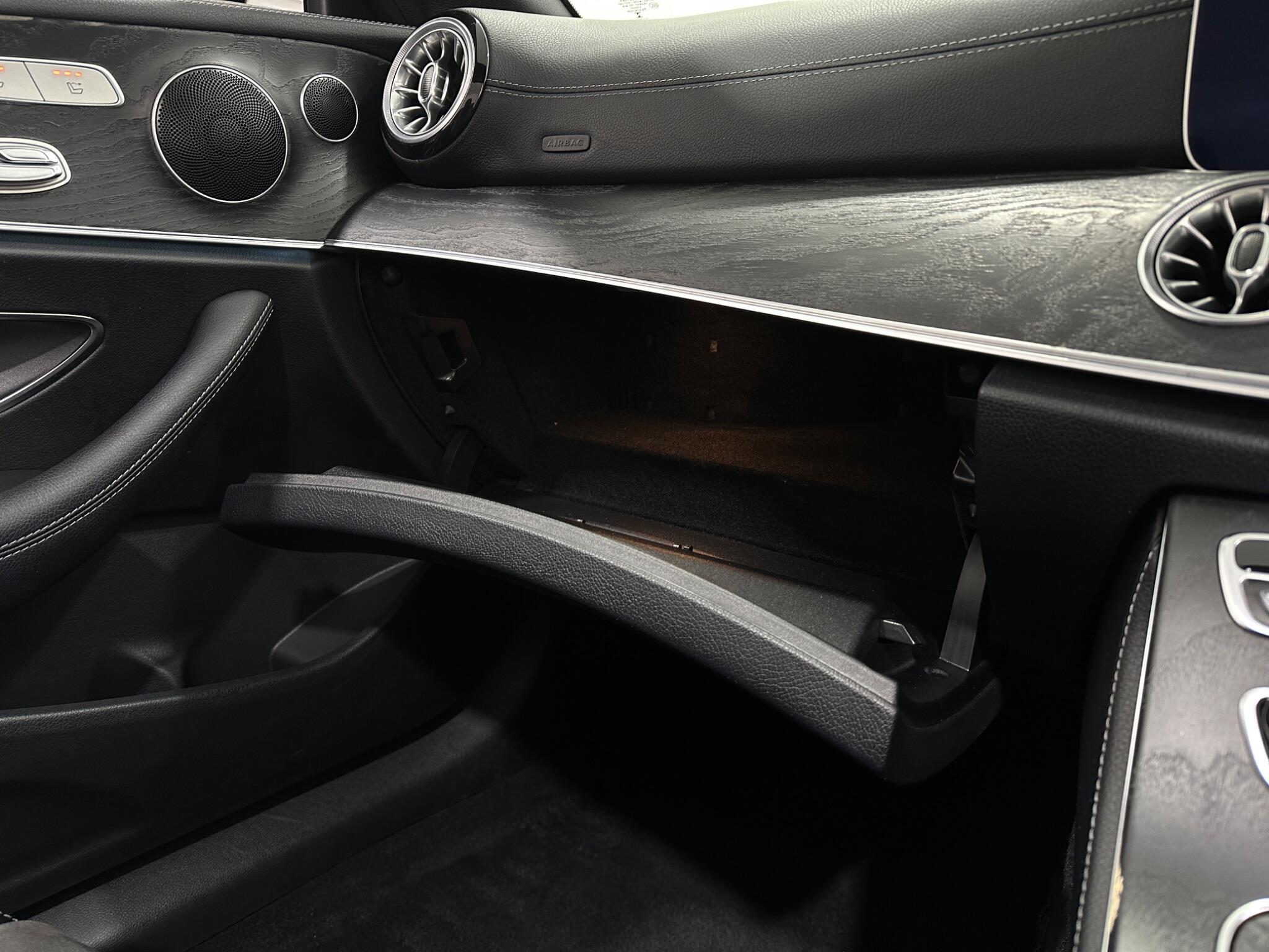 Mercedes-Benz E-Class view 30