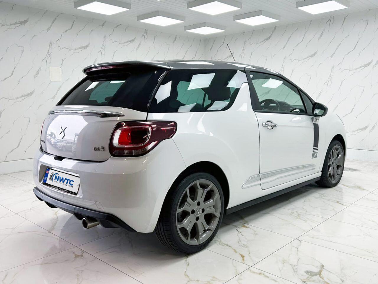 DS Automobiles DS 3 view 12