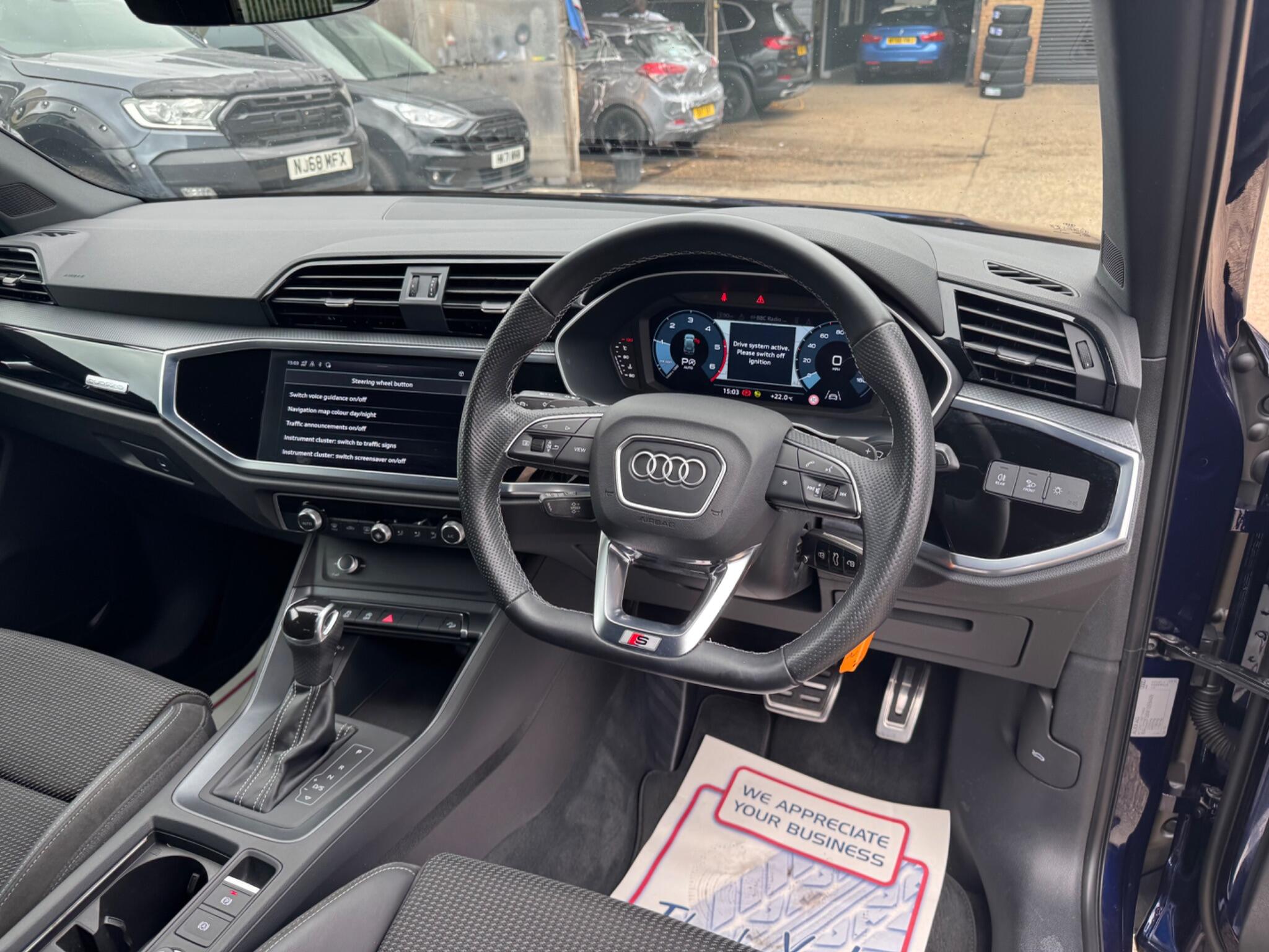 Audi Q3 view 11