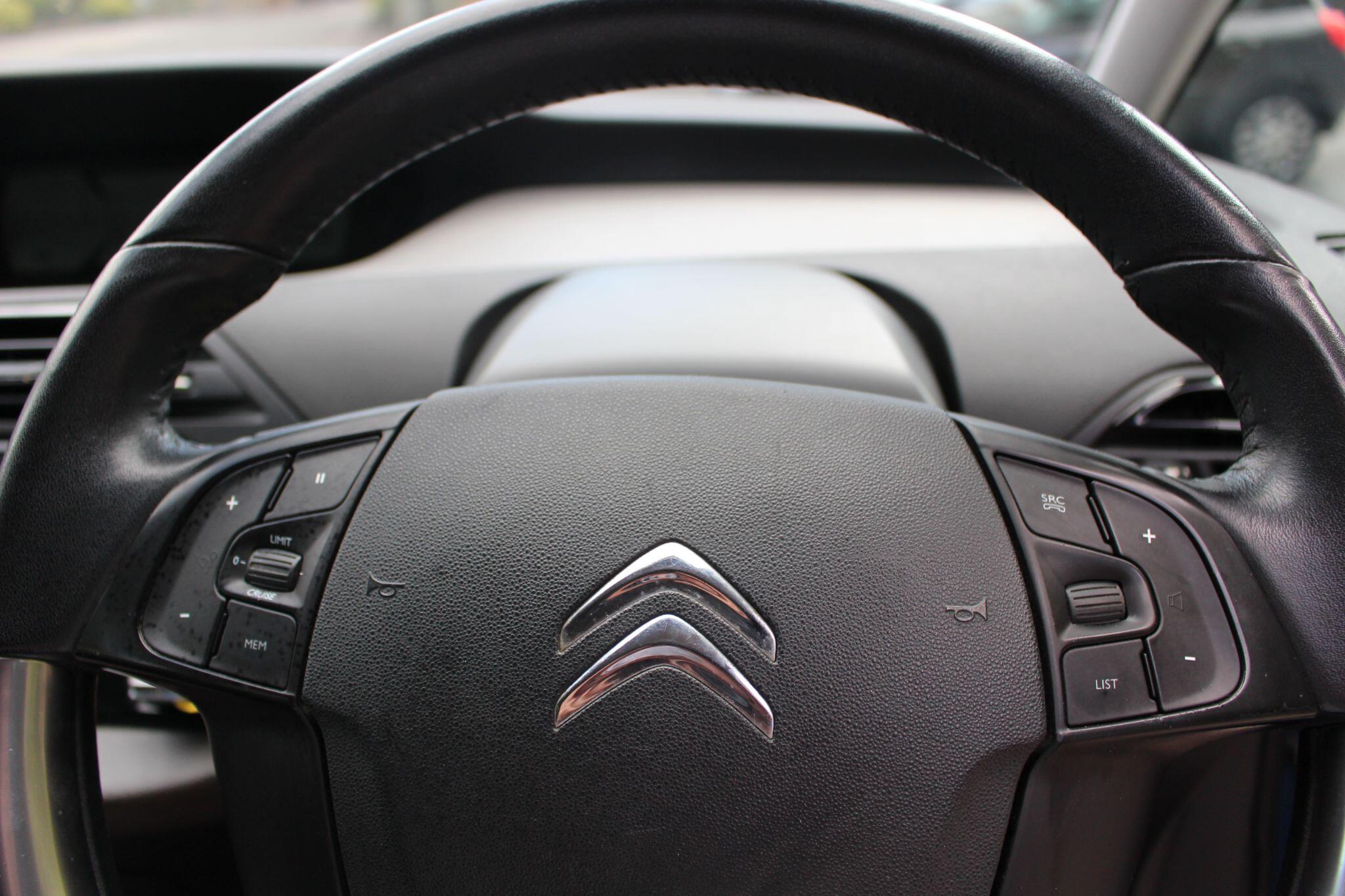 Citroen Grand C4 Picasso view 35