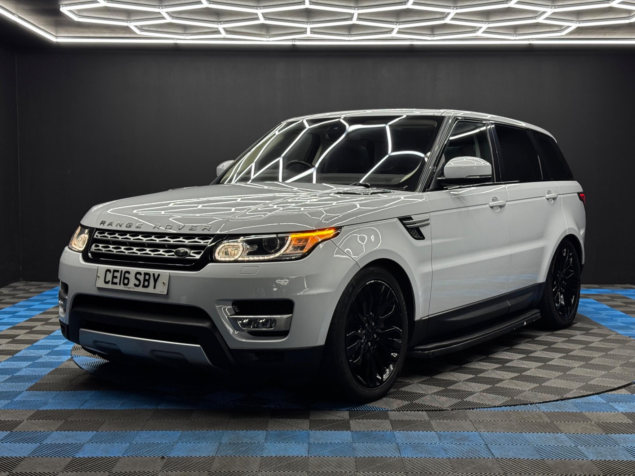Land Rover Range Rover Sport view 3