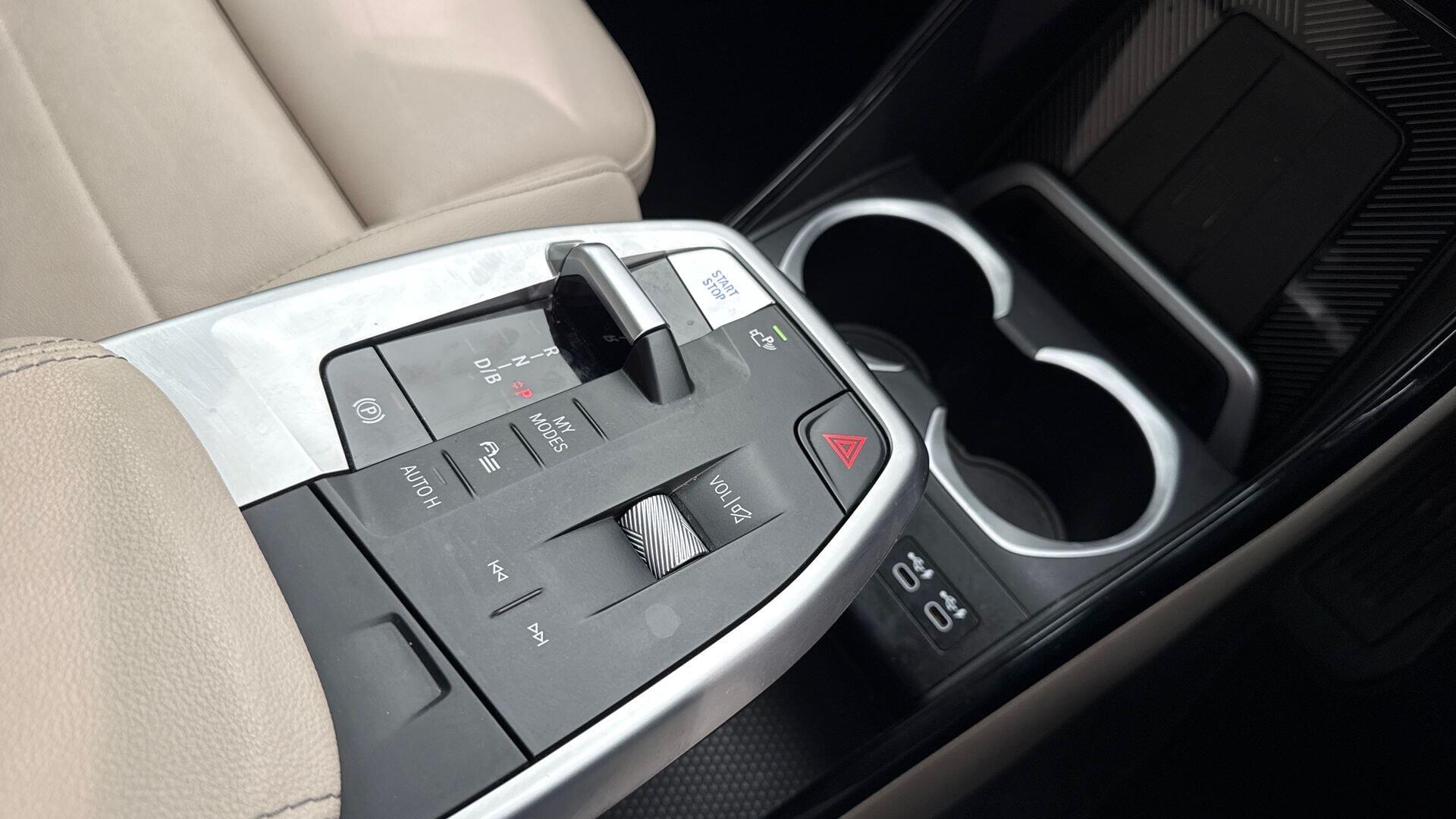 BMW Ix1 view 10