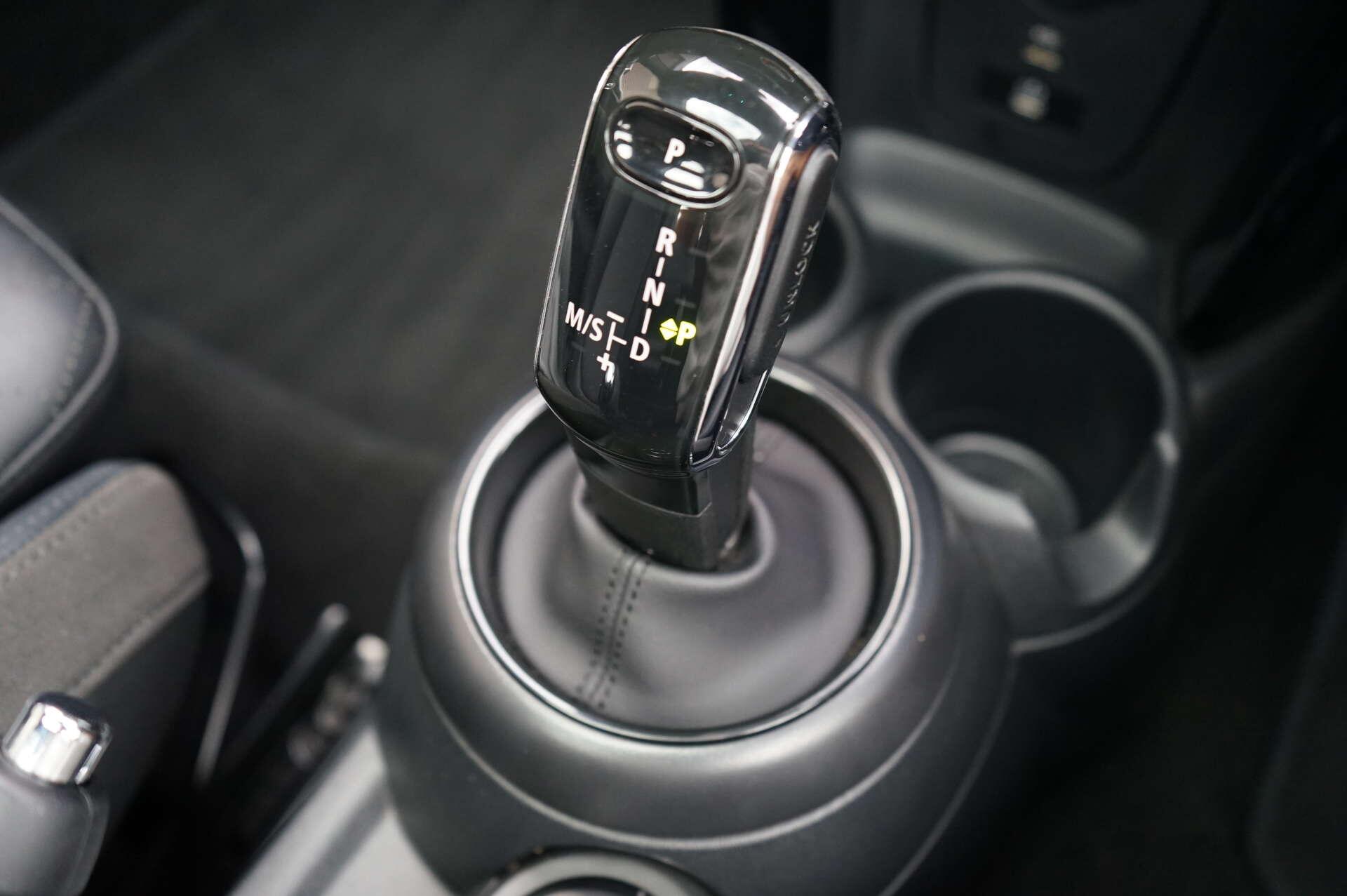 Mini Hatch view 19