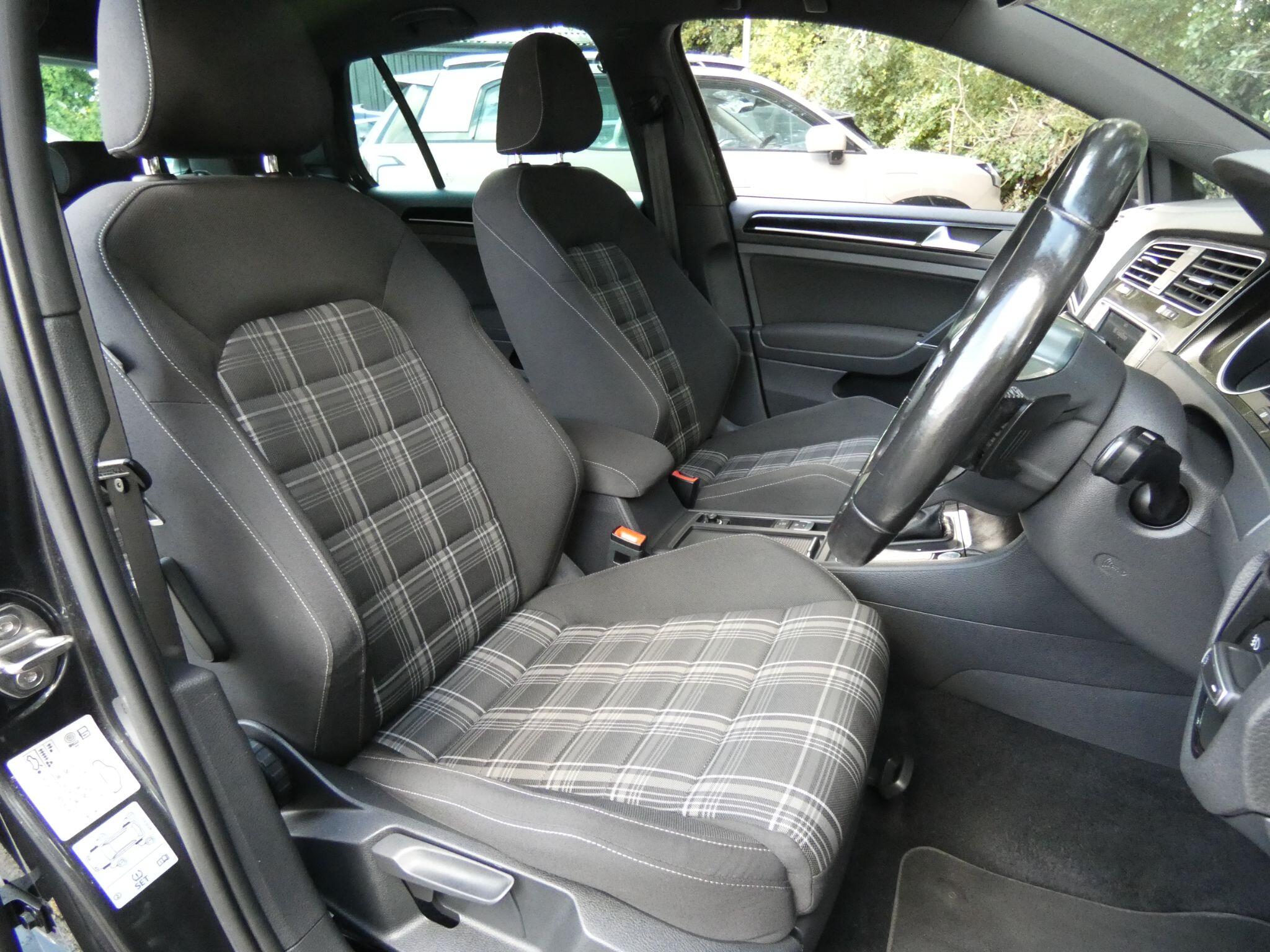 Volkswagen Golf view 17