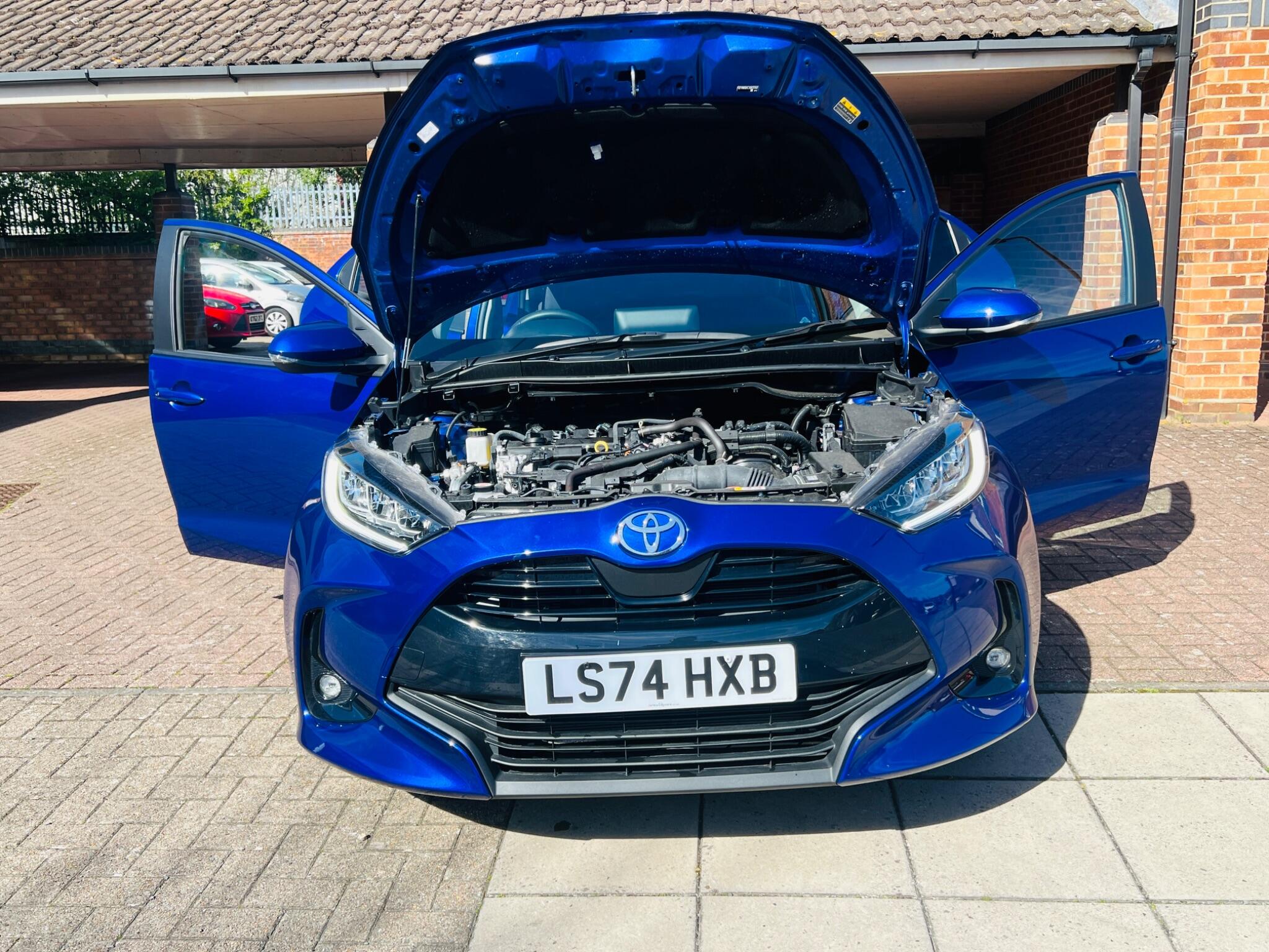 Toyota Yaris view 4