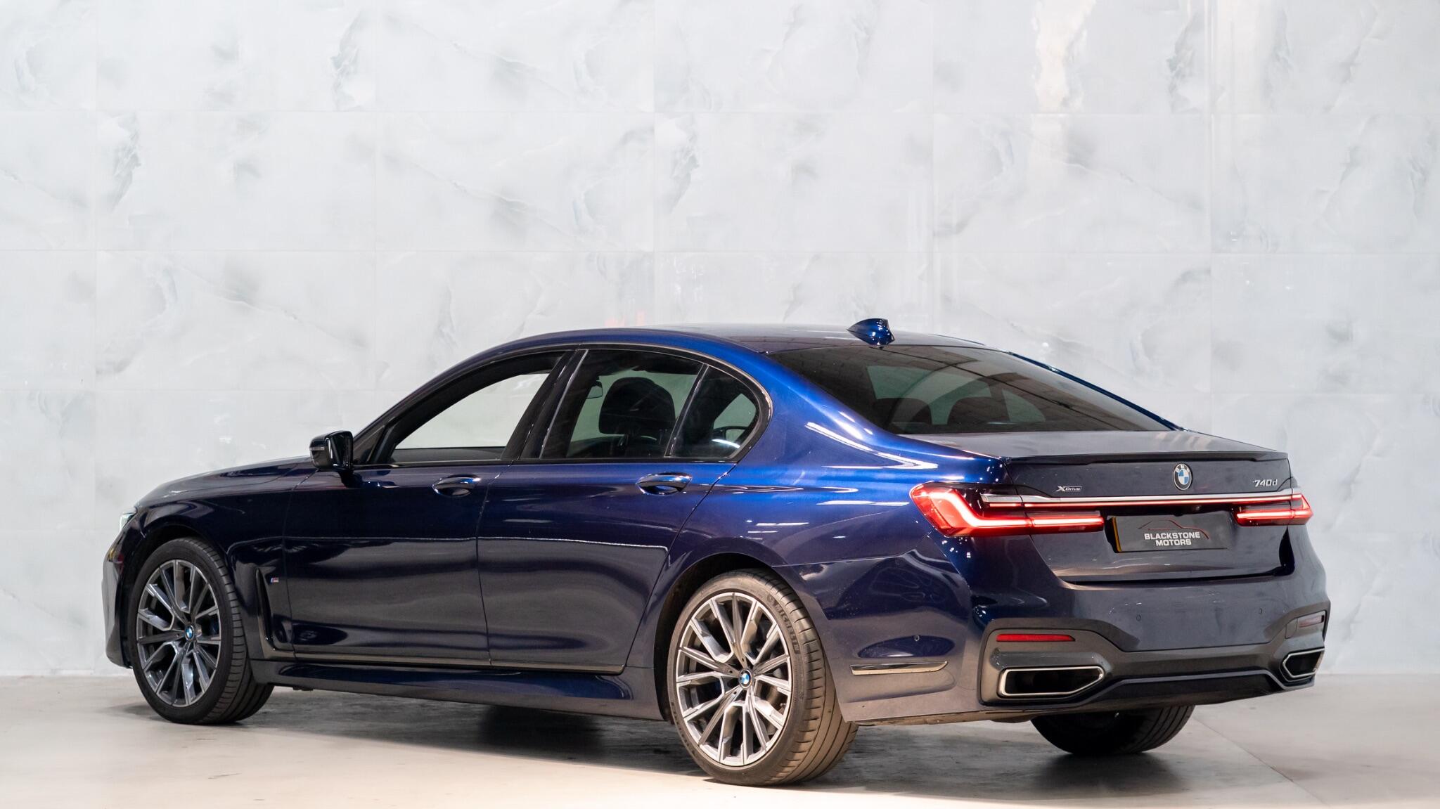 BMW 7 Series view 5