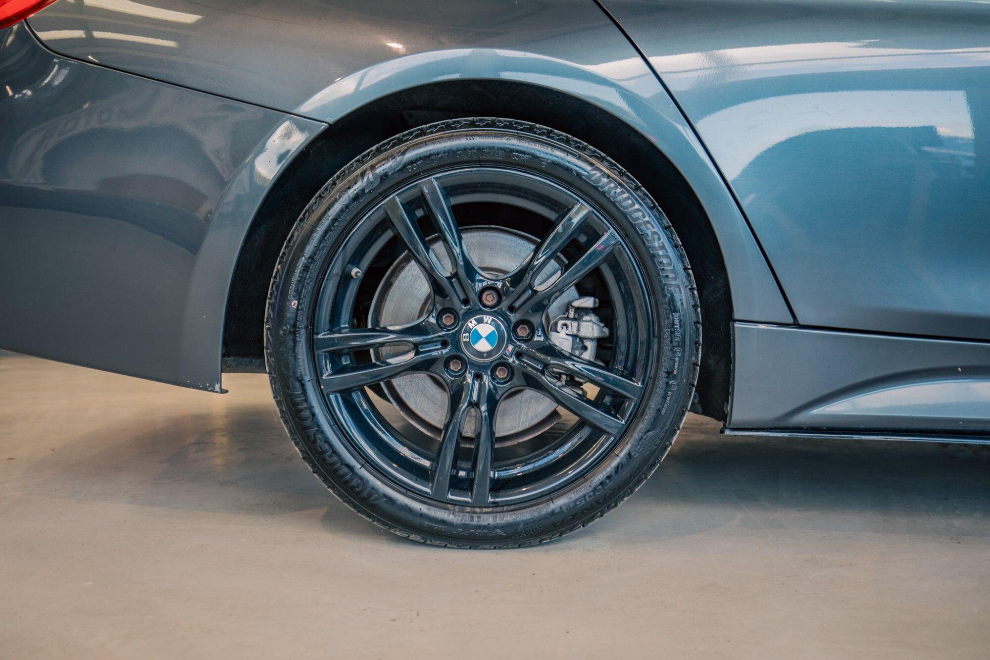 BMW 3 Series view 8