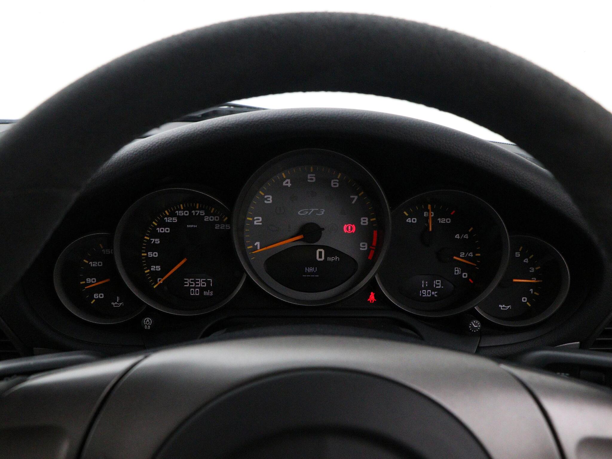 Porsche 911 view 34