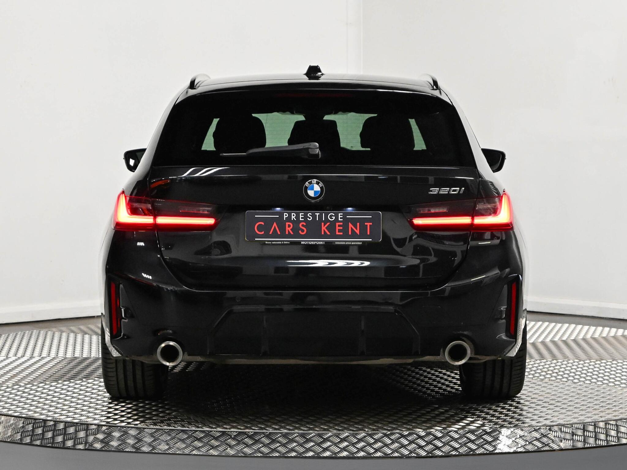 BMW 3 Series view 21