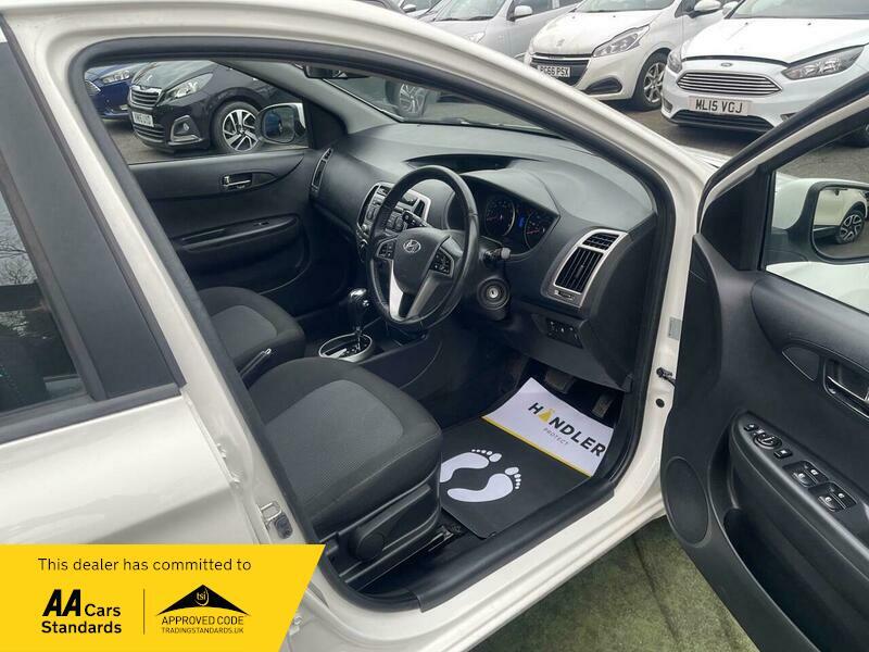 2012 Hyundai i20 image 14