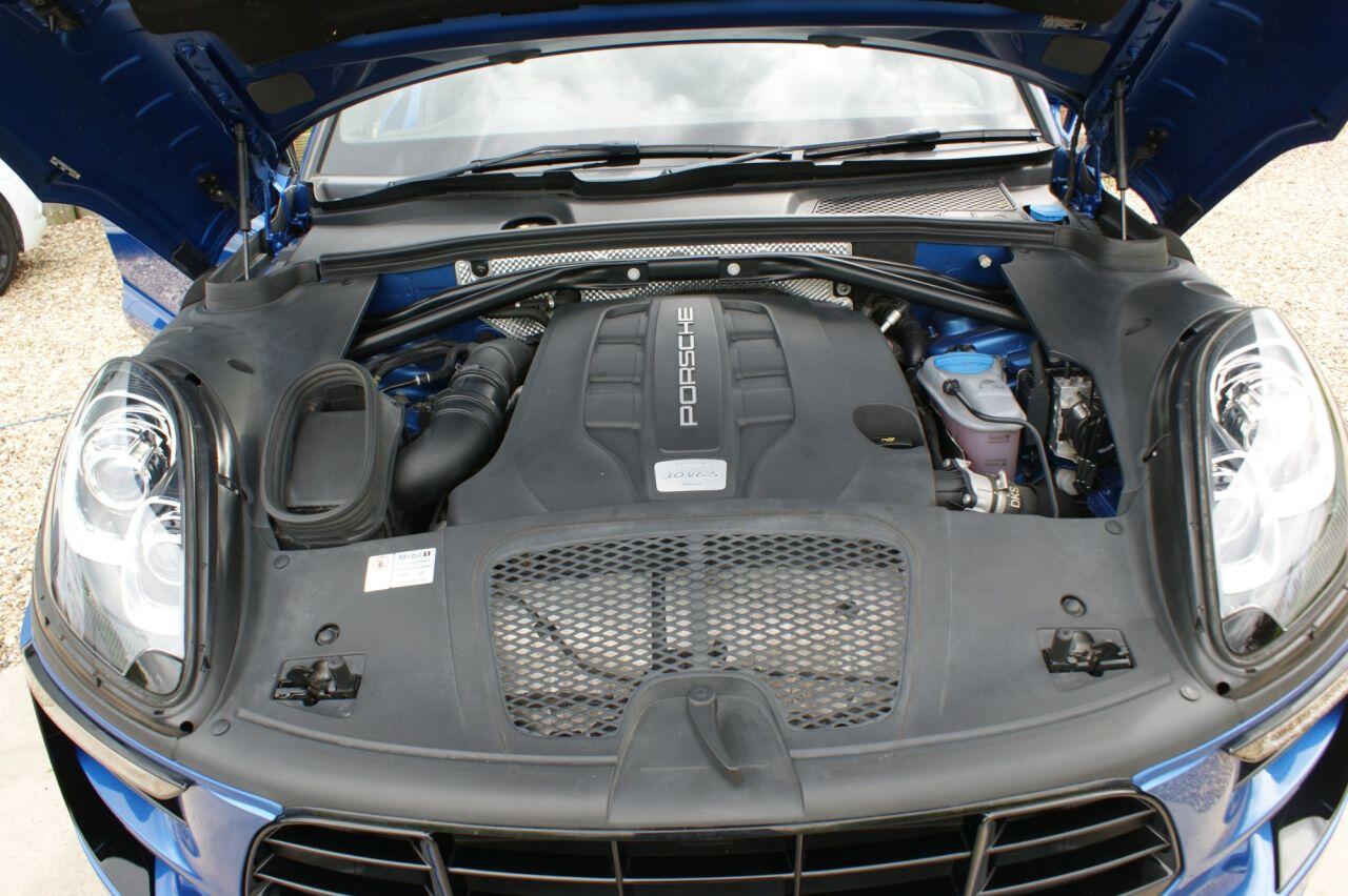 Porsche Macan view 27
