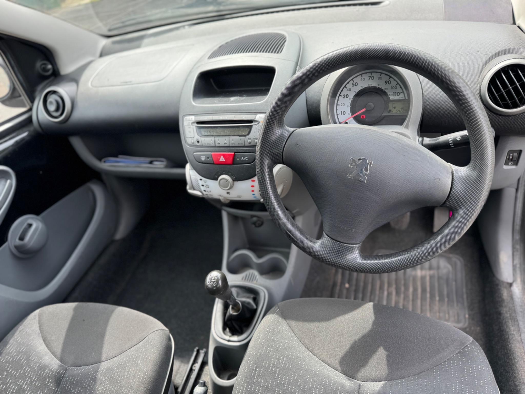 2011 Peugeot 107 image 13