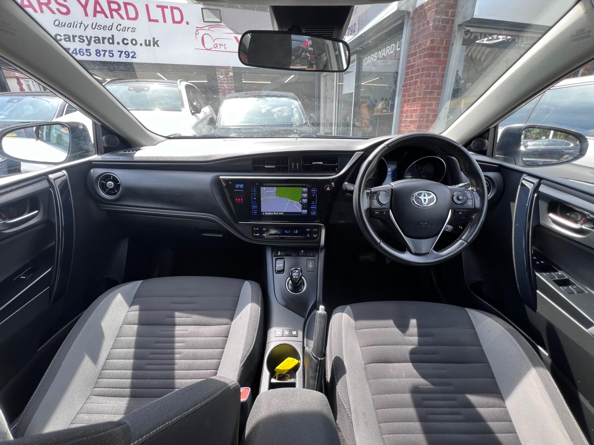 Toyota Auris view 2