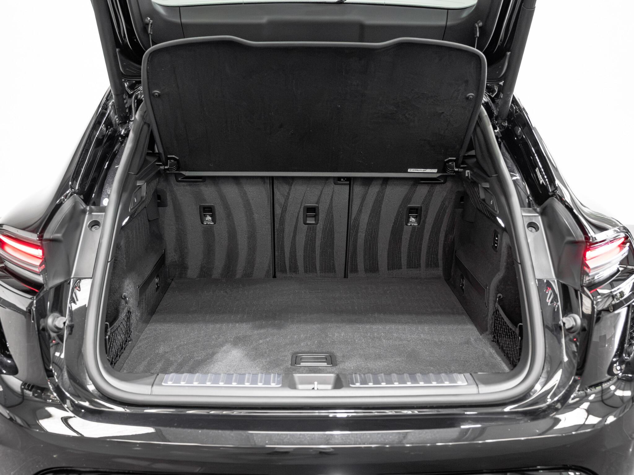 Porsche Macan view 29