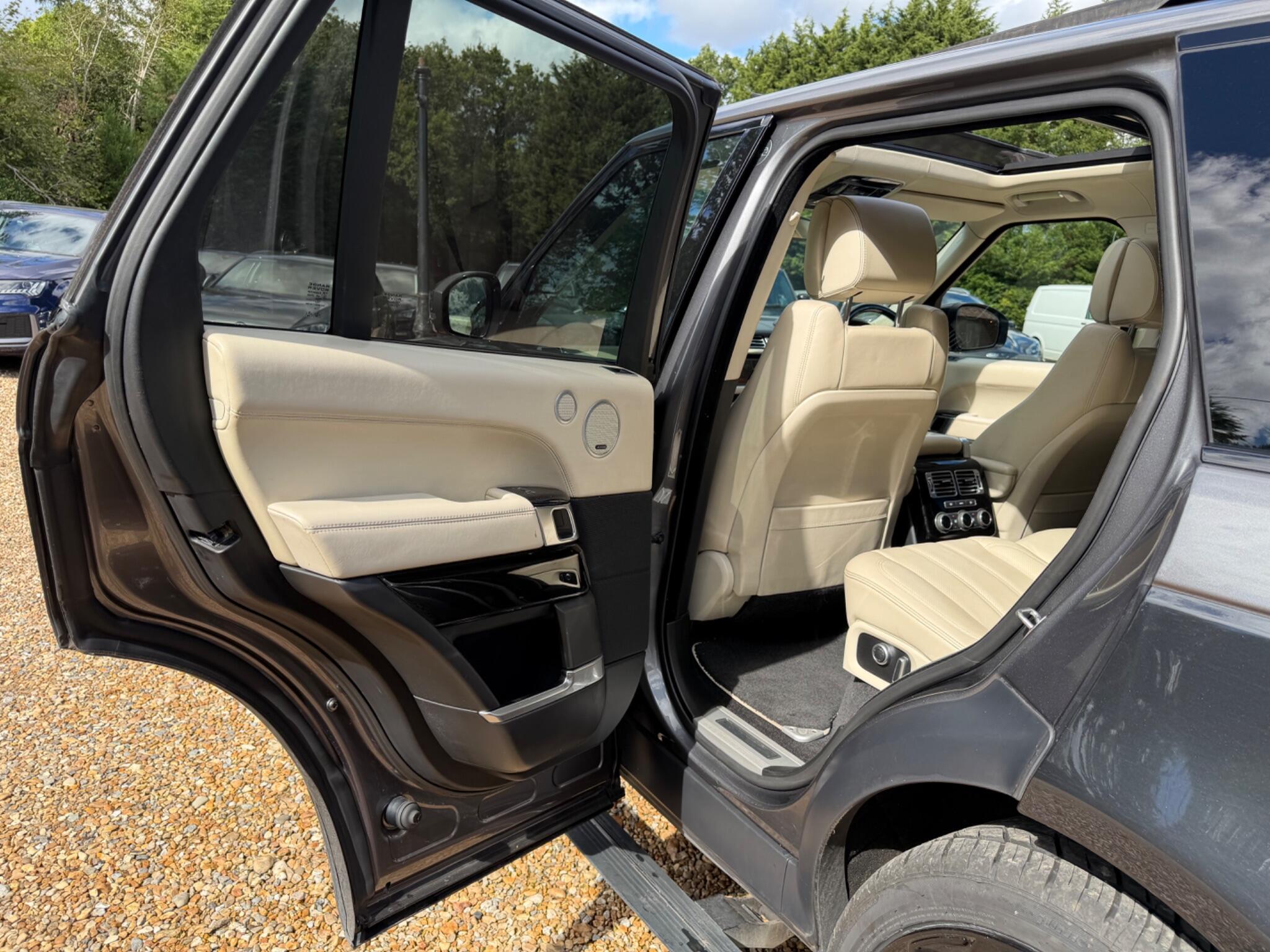 Land Rover Range Rover view 16