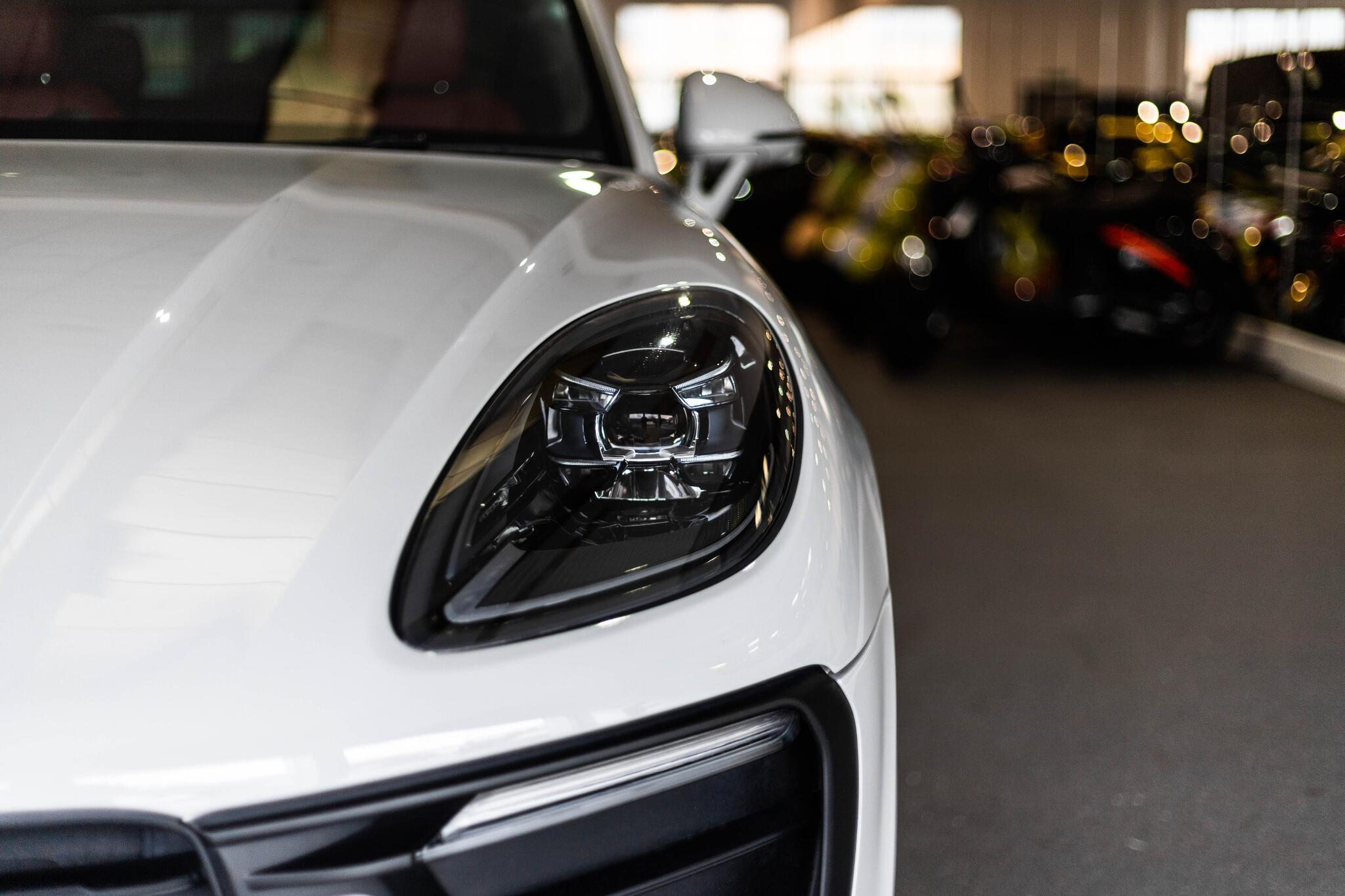 Porsche Macan view 4