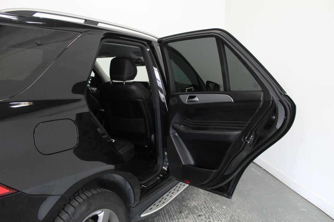 Mercedes-Benz M-Class view 27