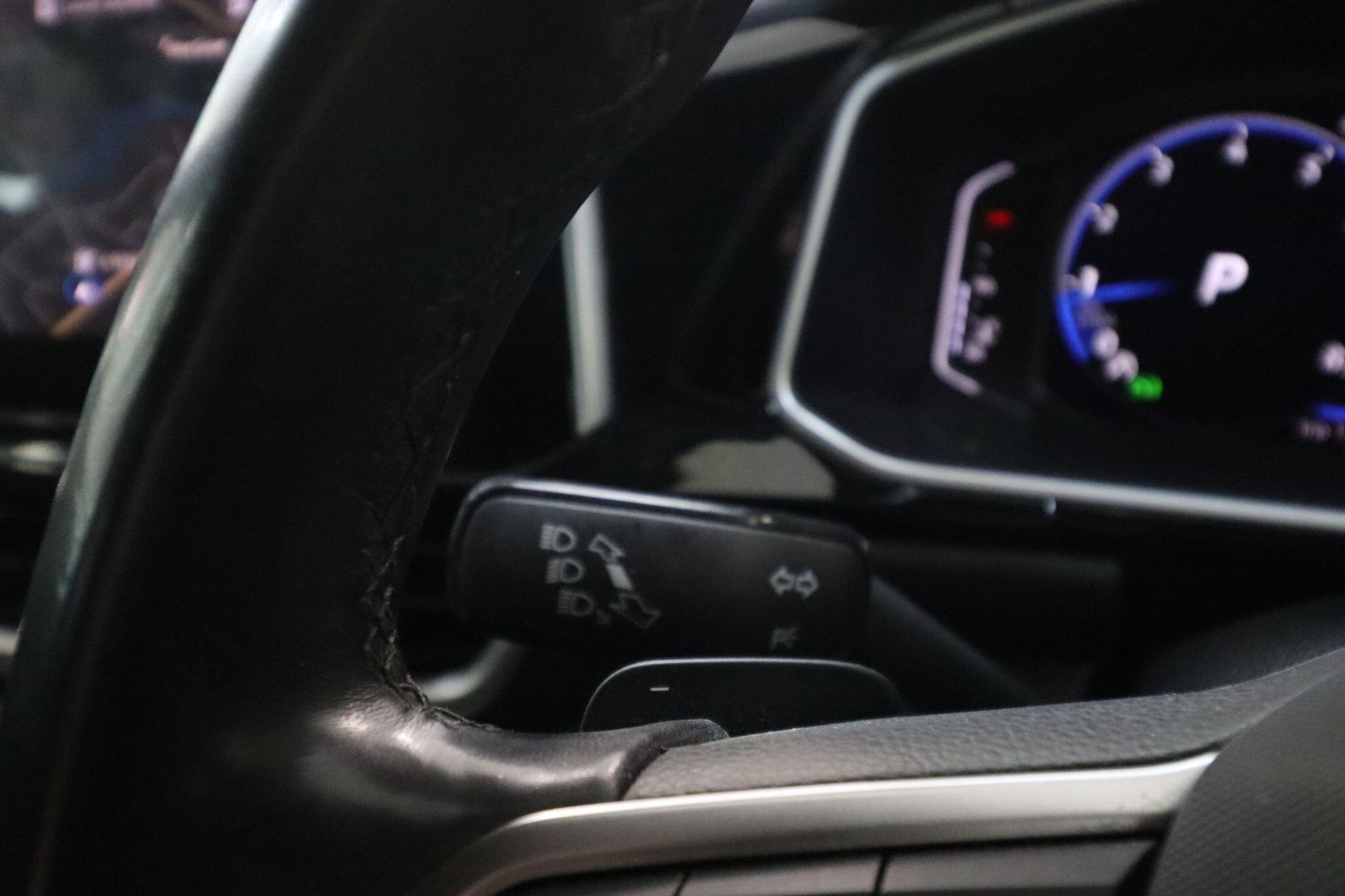 Volkswagen T-Roc view 42