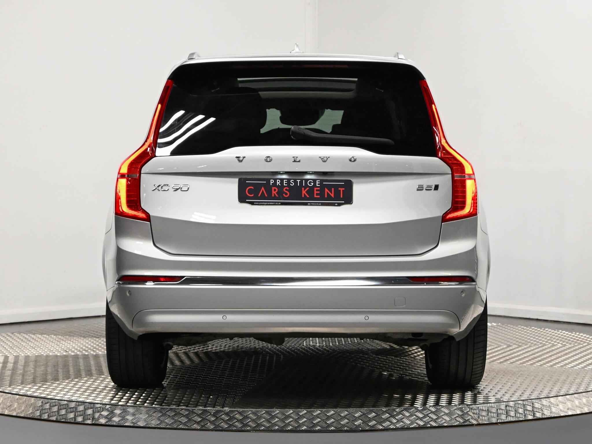 Volvo XC90 view 6