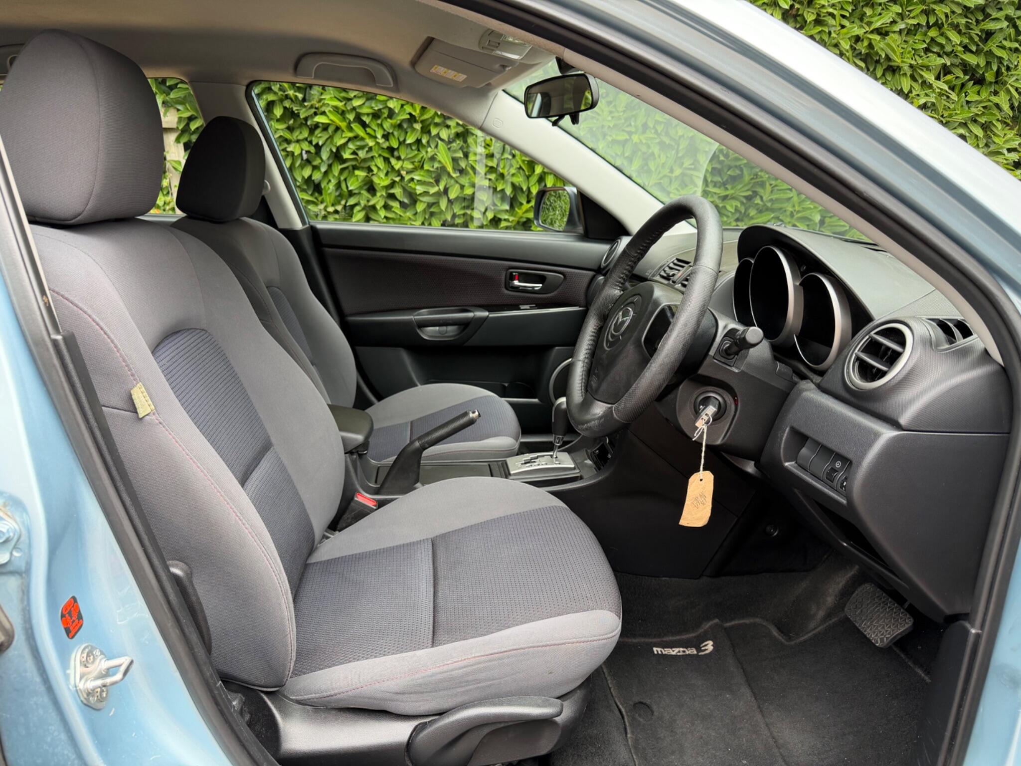 Mazda Mazda3 view 4