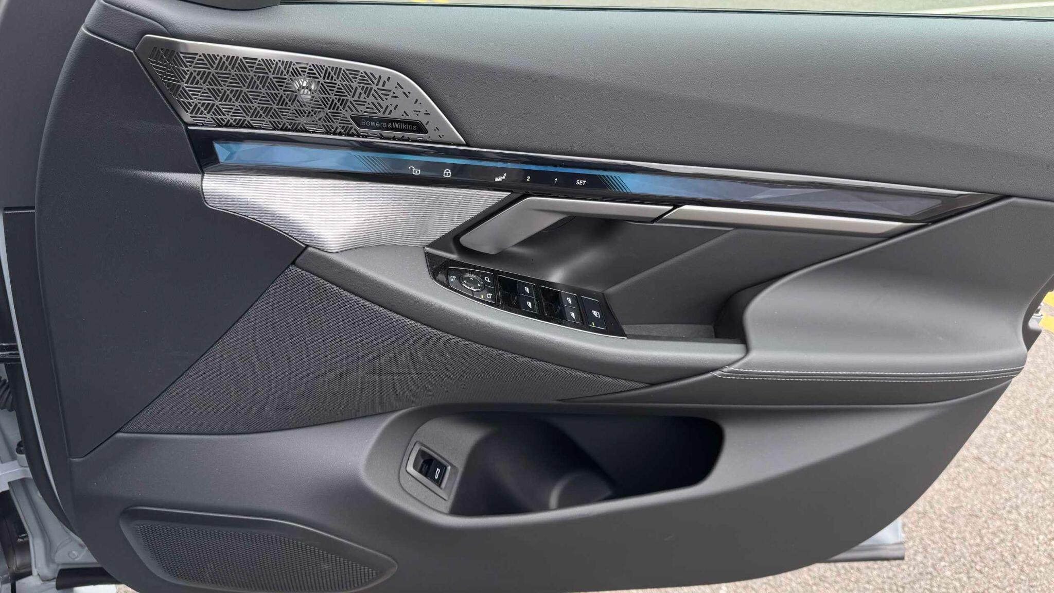 BMW M5 view 25