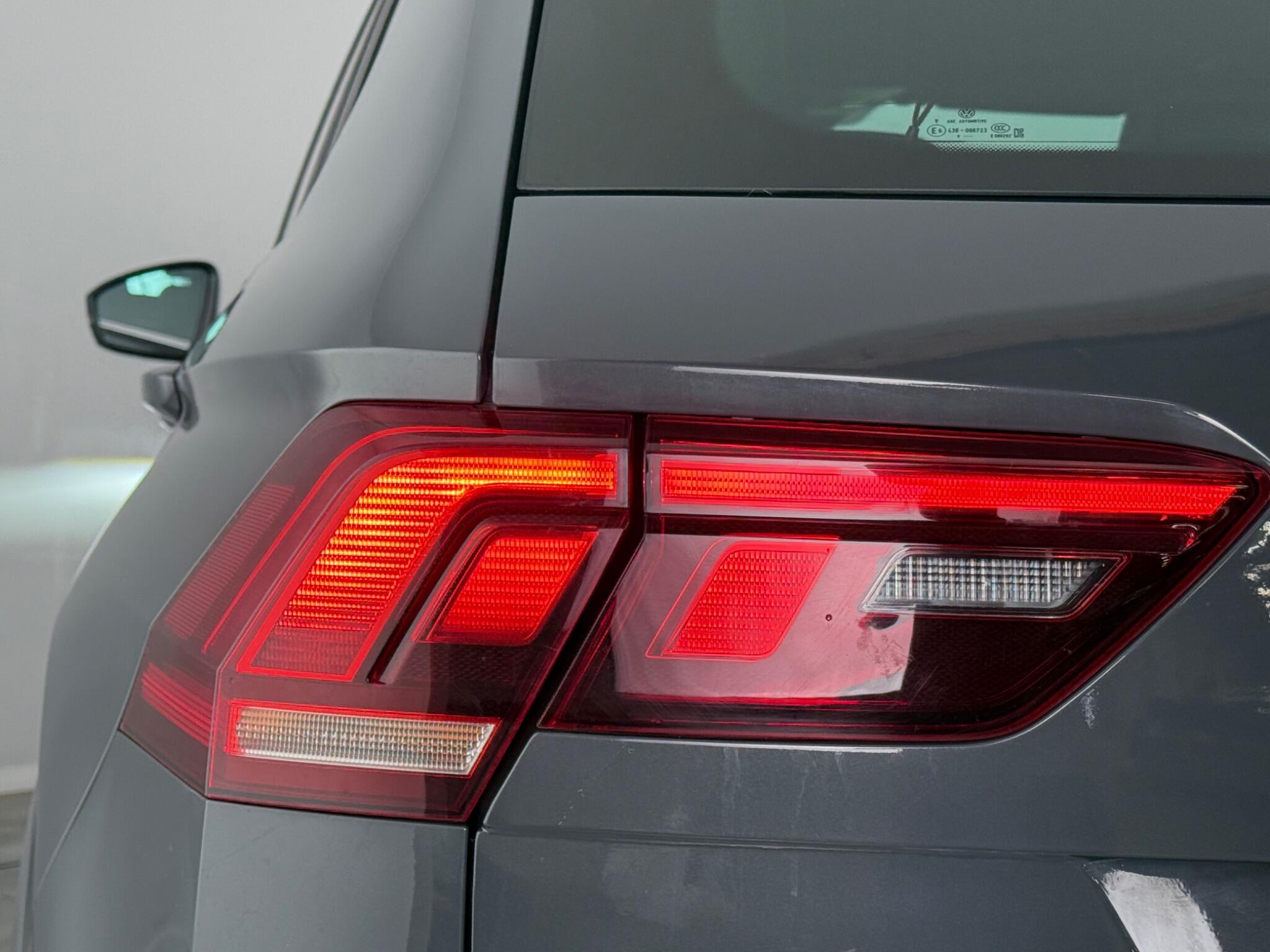 Volkswagen Tiguan view 12