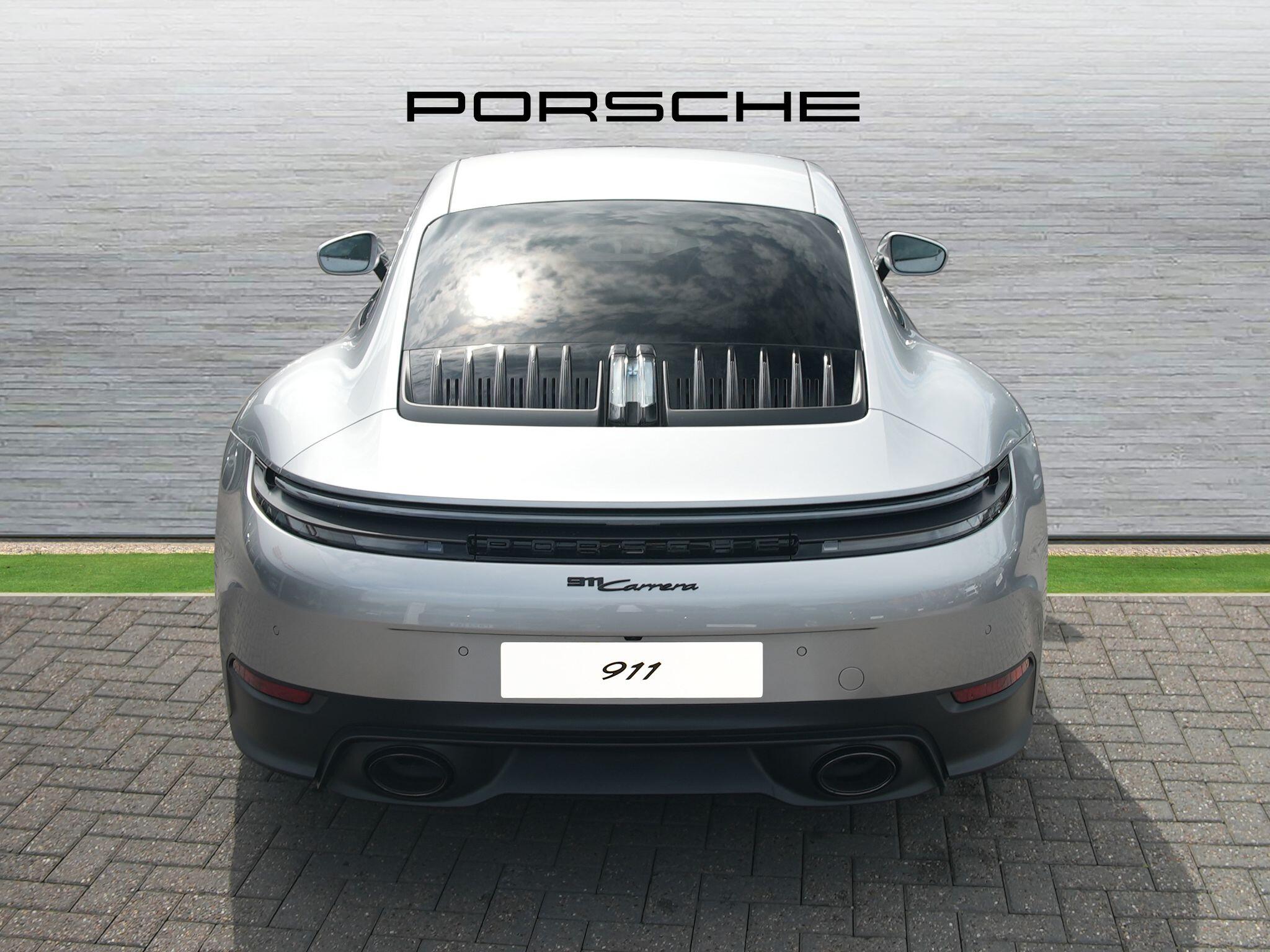 Porsche 911 view 5
