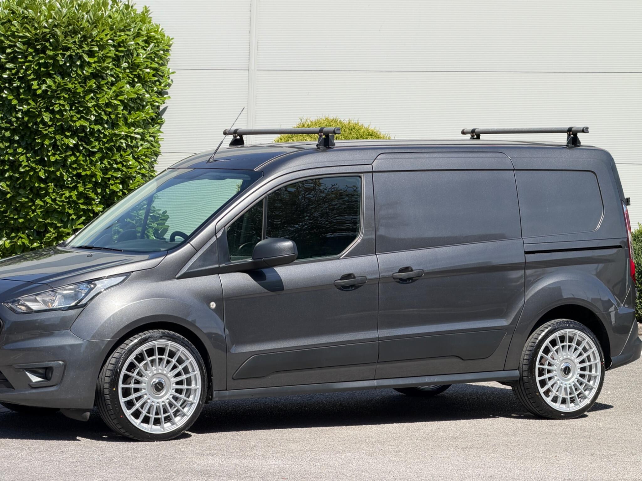 Ford Transit Connect view 14