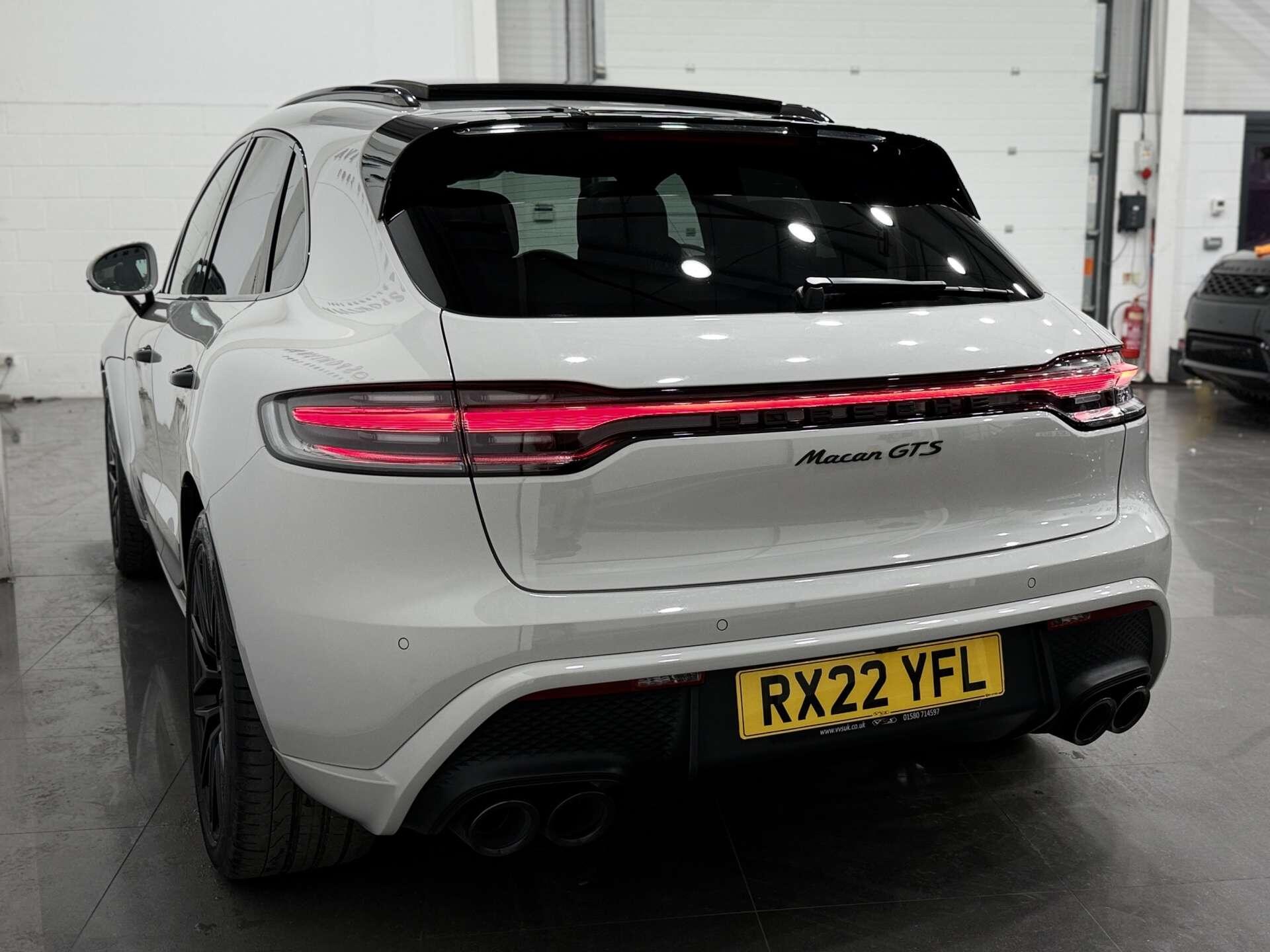 Porsche Macan view 7