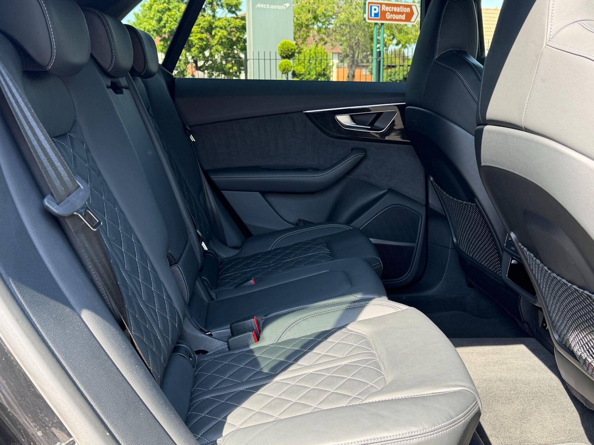 Audi SQ8 view 14