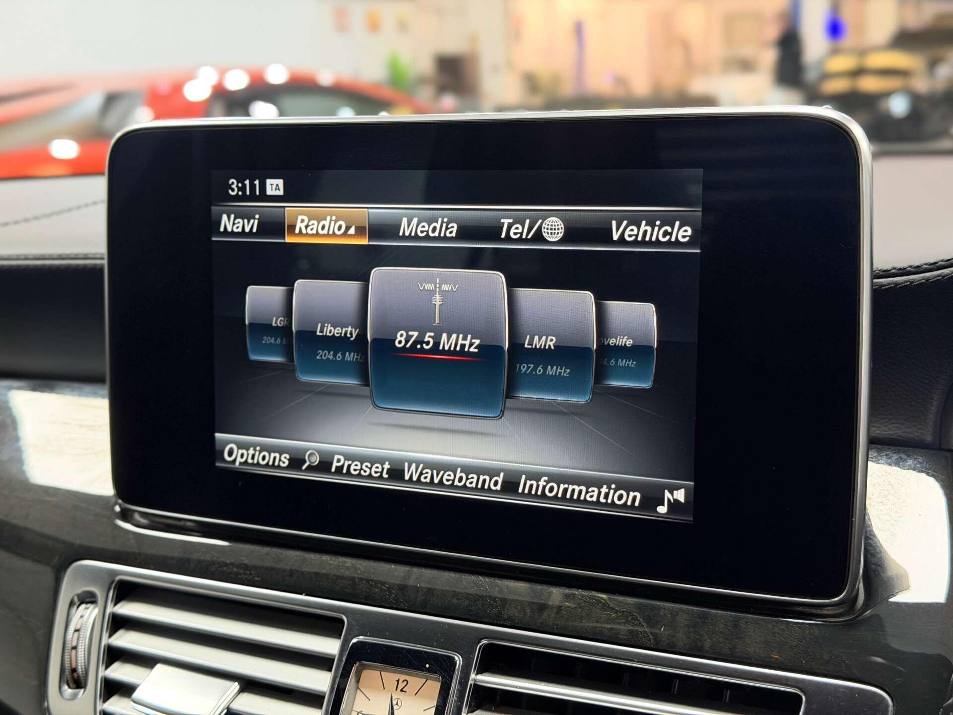 Mercedes-Benz CLS view 42